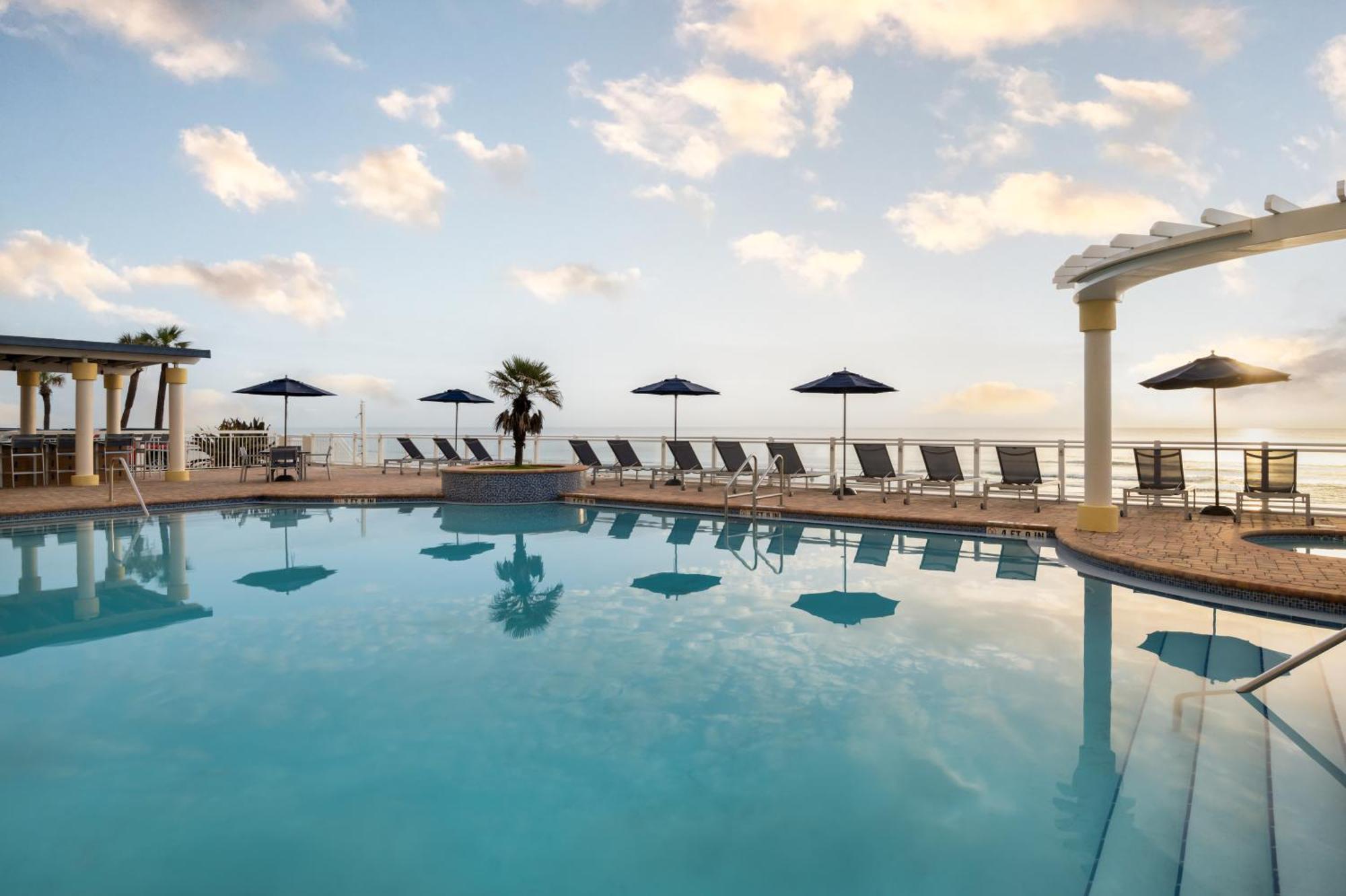 Hotel Hilton Garden Daytona Oceanfront 3*
