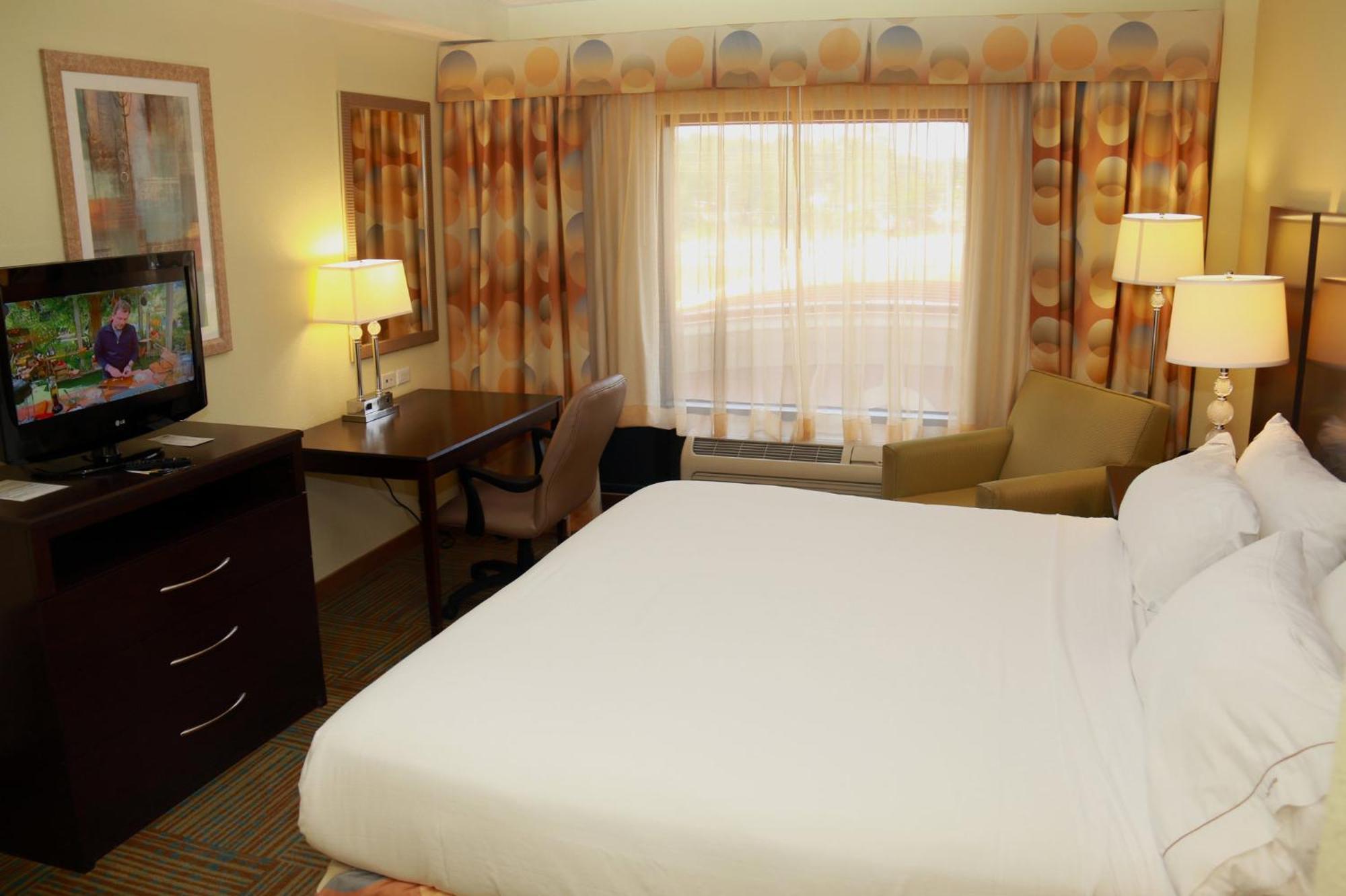 Express & Perry, An Ihg 2* Perry