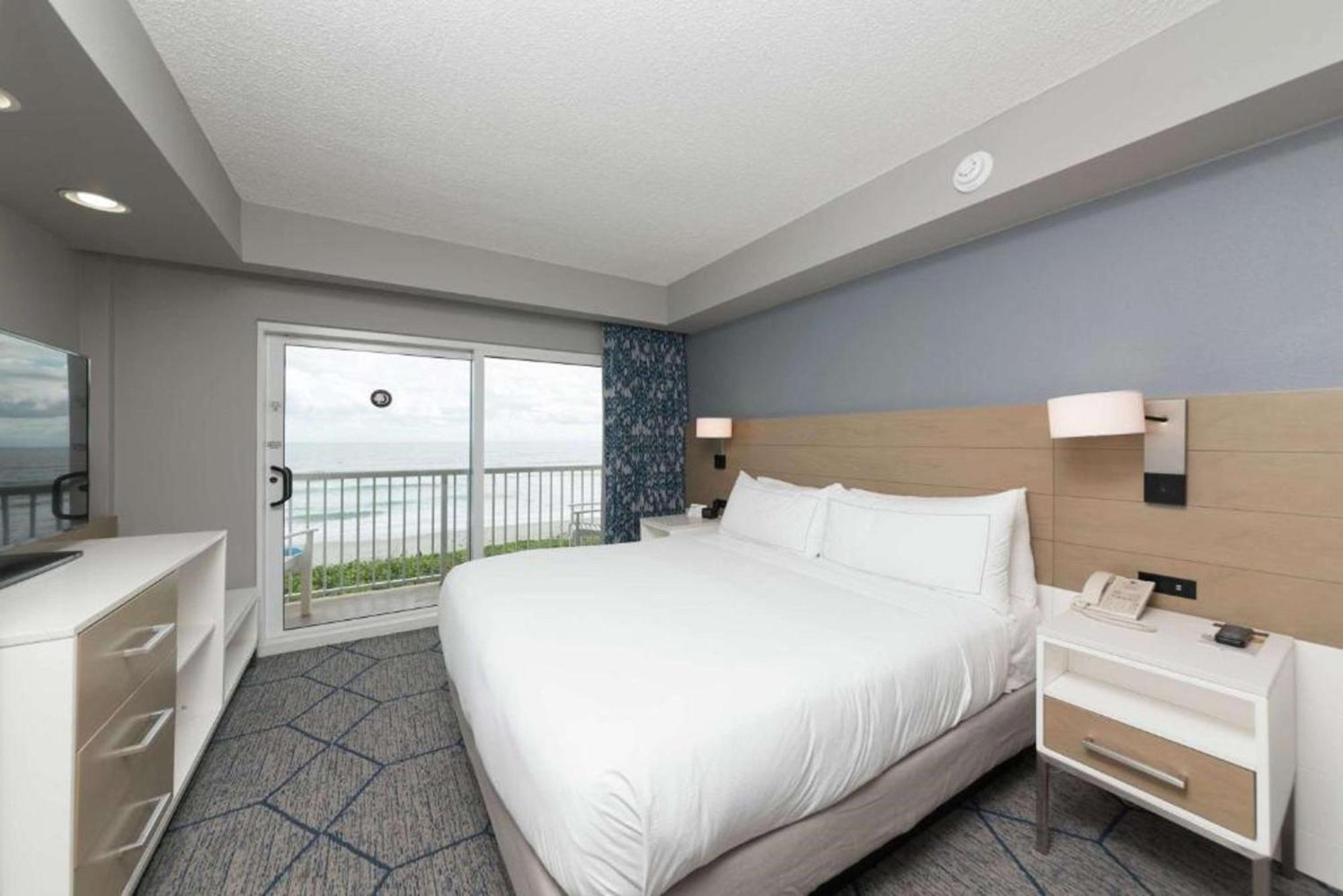 Doubletree By Hilton Oceanfront Hotel 4*