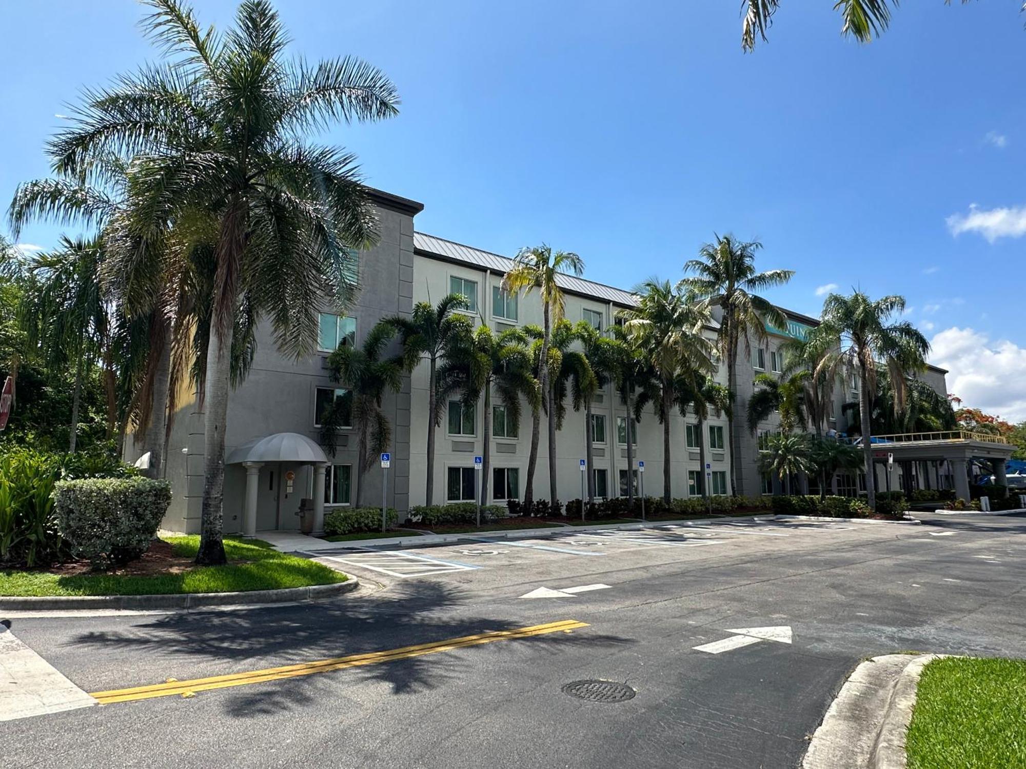 La Quinta & By Wyndham Sawgrass 3*