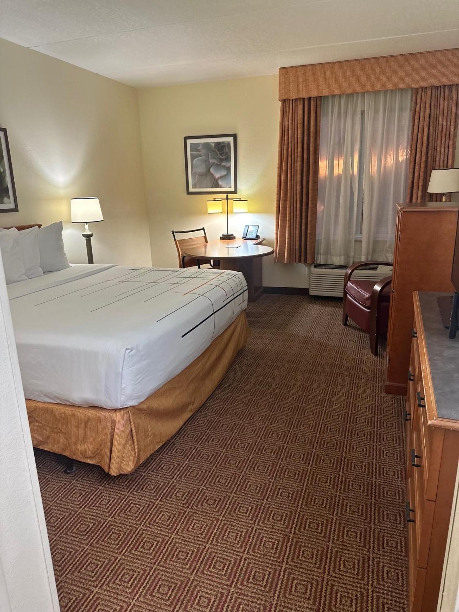 Hotel La Quinta & By Wyndham Sawgrass 3*