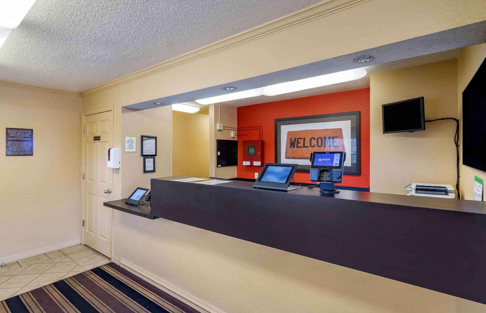 Extended America Select - - North Airport