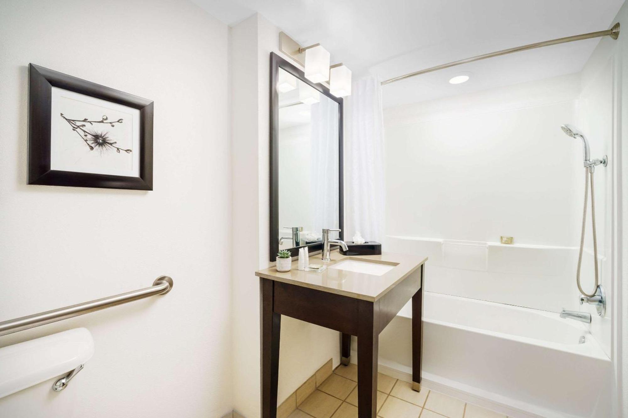 Country & By Radisson, Airport, Fl Orlando