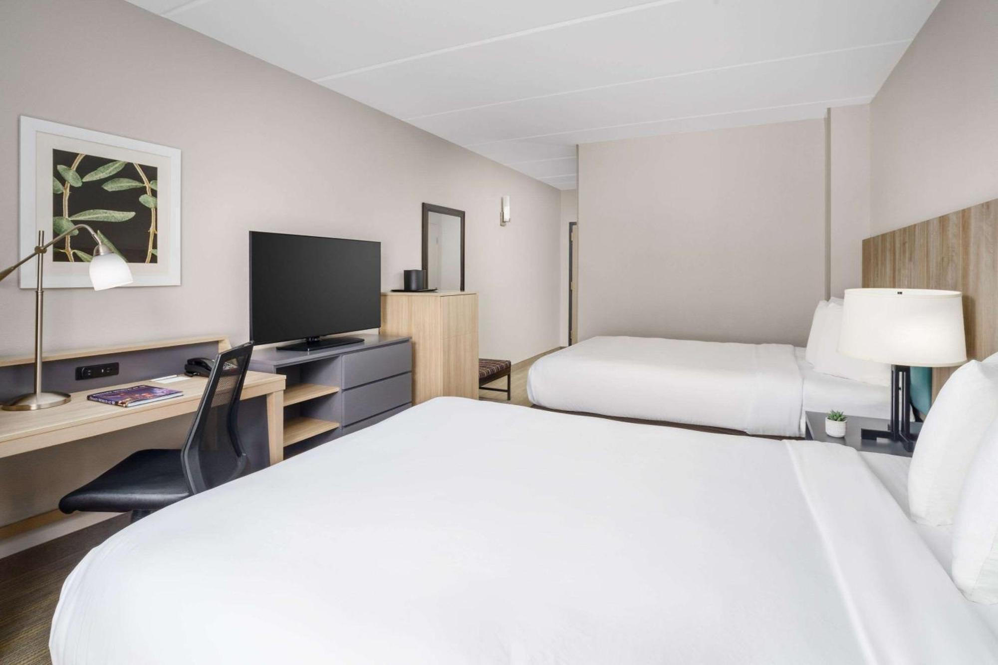 Hotel Country & By Radisson, Airport, Fl