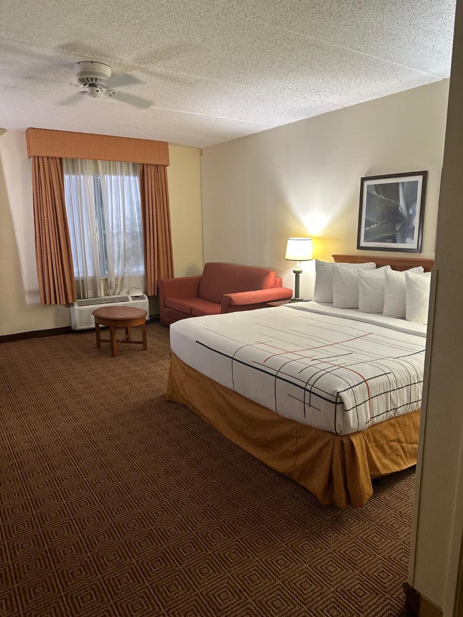La Quinta & By Wyndham Sawgrass Hotel