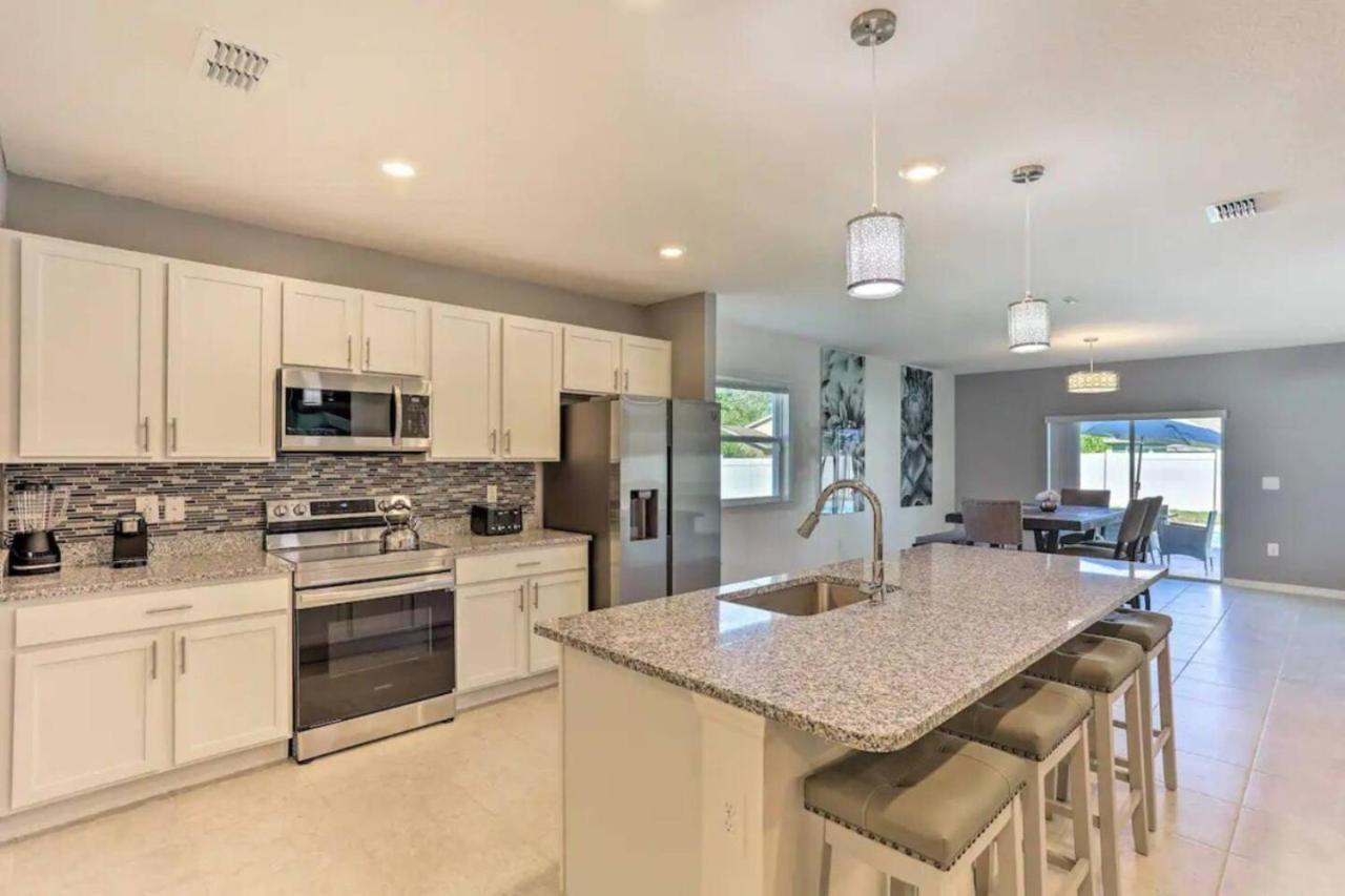 61 Massive 4 Bedroom Close To The With A Pool Port St. Lucie