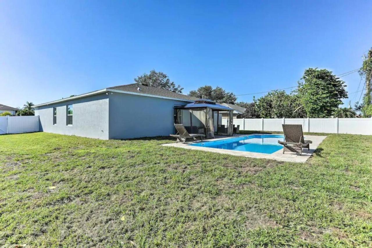Holiday home 61 Massive 4 Bedroom Close To The With A Pool *