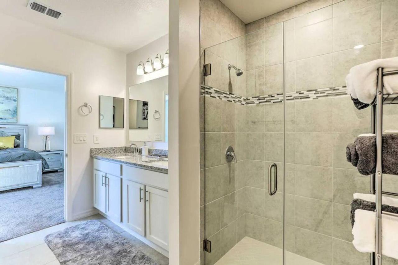 Holiday home 61 Massive 4 Bedroom Close To The With A Pool Port St. Lucie