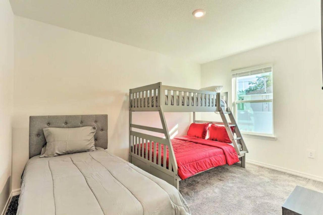 61 Massive 4 Bedroom Close To The With A Pool Port St. Lucie