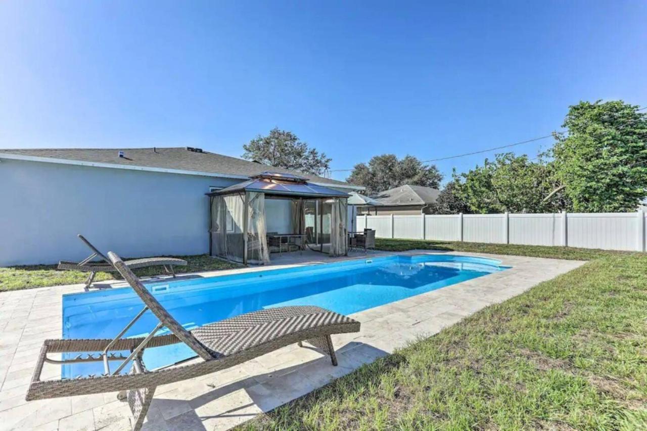 61 Massive 4 Bedroom Close To The With A Pool Holiday home
