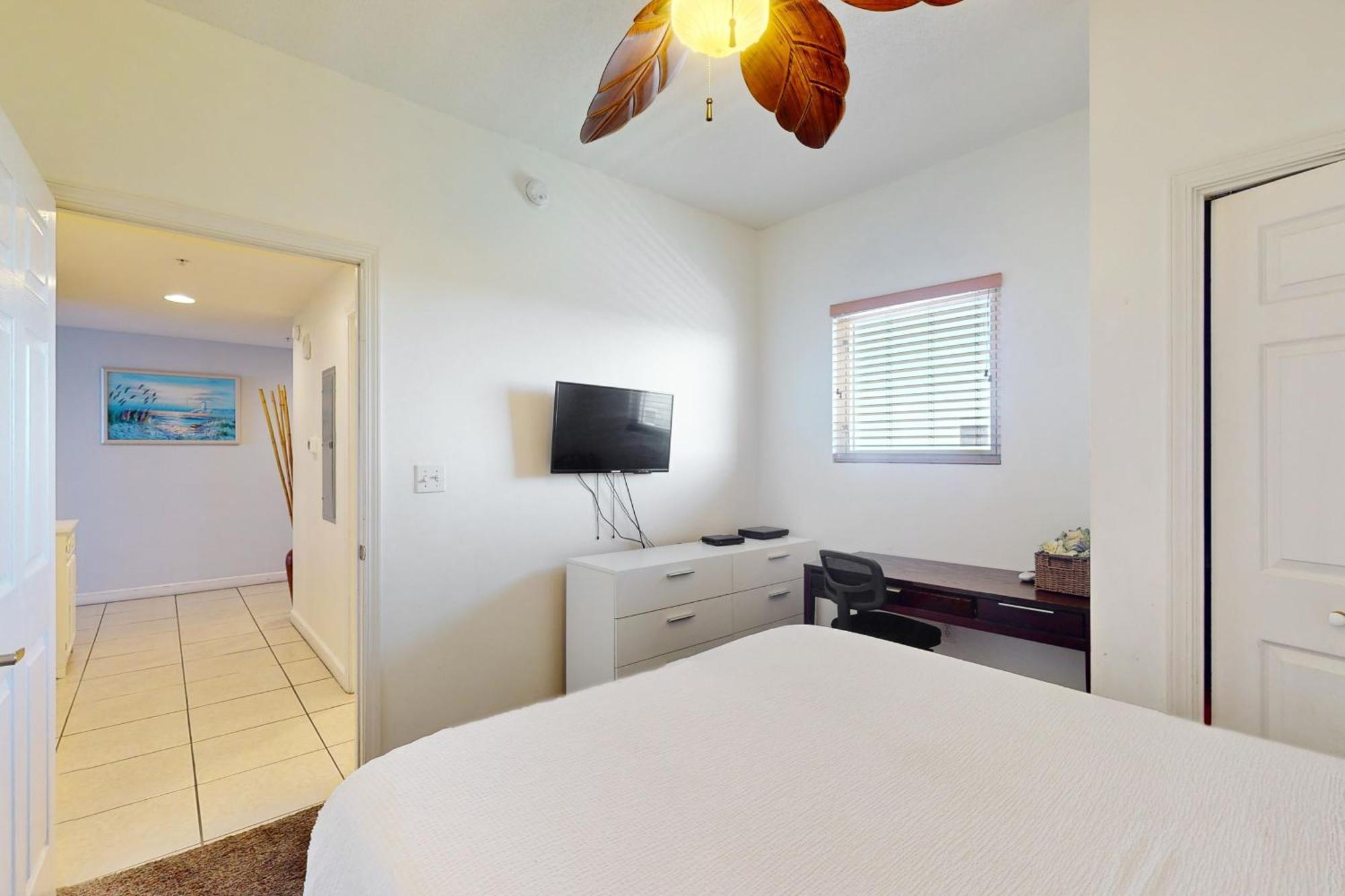 Sterling Reef 1505 Apartment