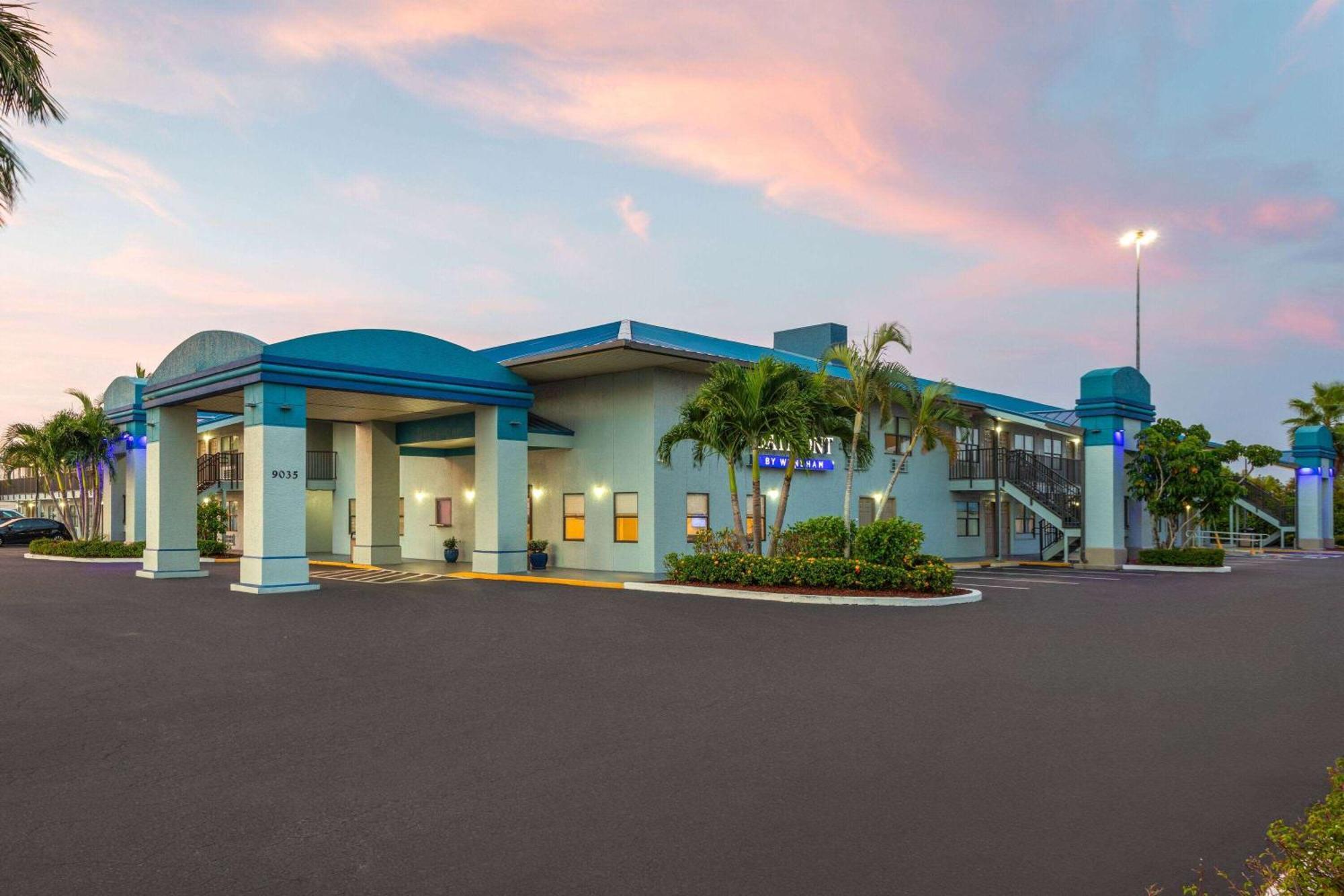 Baymont By Wyndham Punta Gorda/port Charlotte Hotel