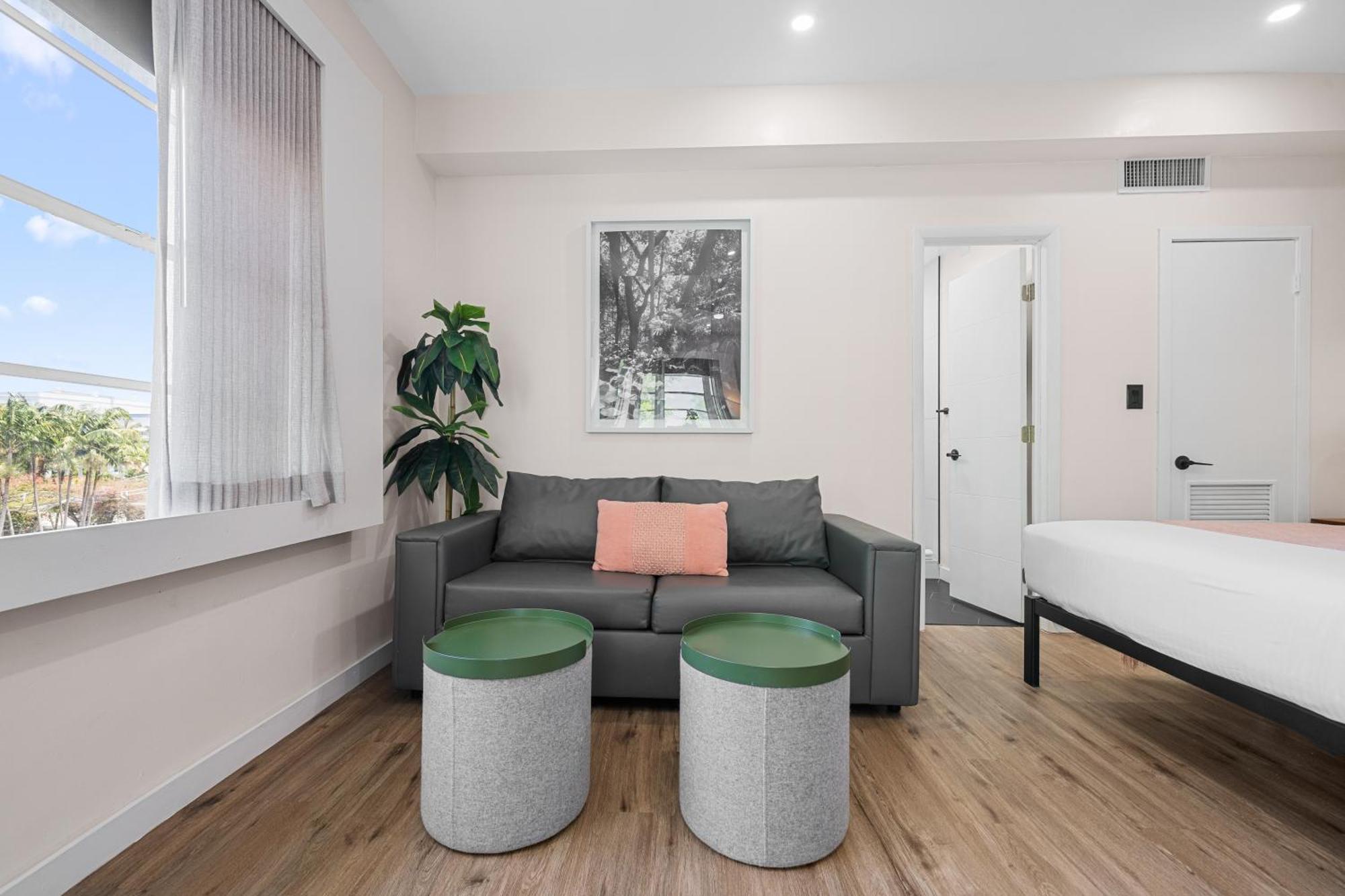 Greenview By Lowkl Hotel
