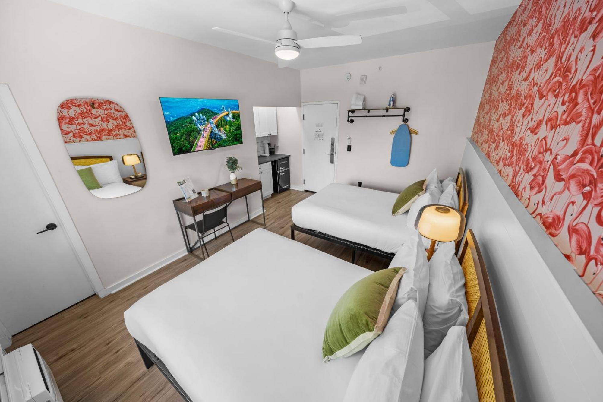 Hotel Greenview By Lowkl 3*