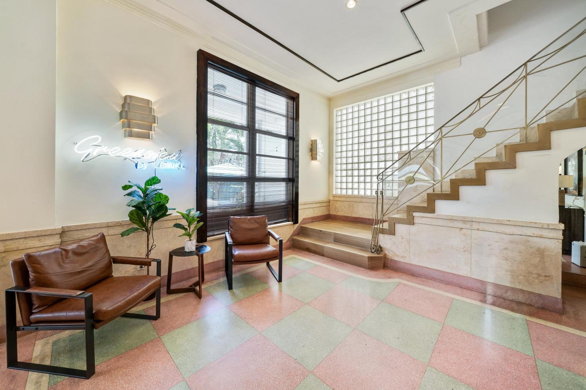 Hotel Greenview By Lowkl 3*