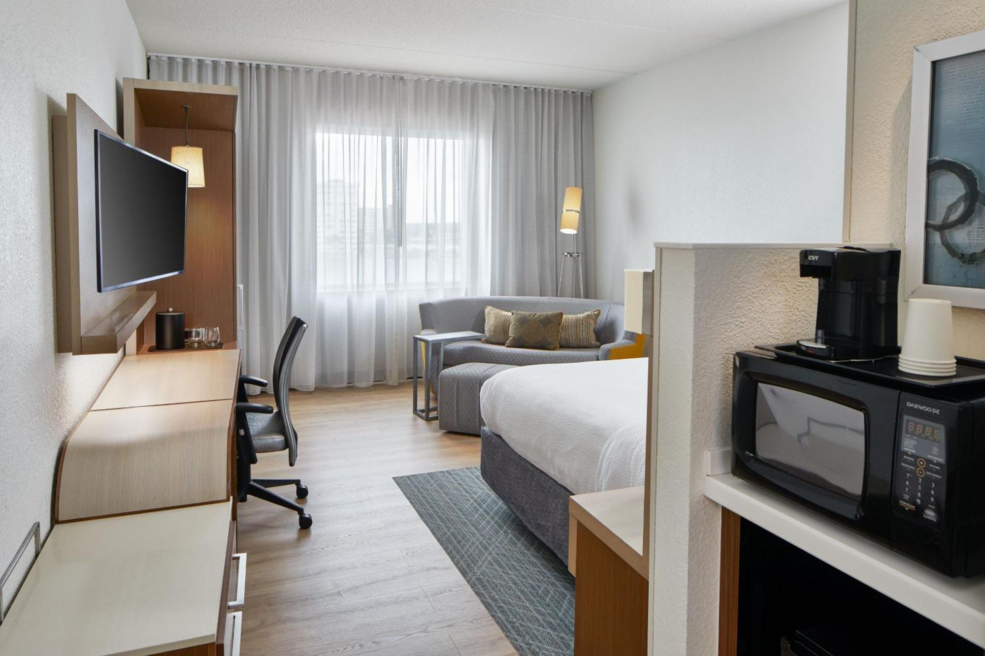 Hotel Courtyard By Marriott St. Petersburg Clearwater/madeira 3*