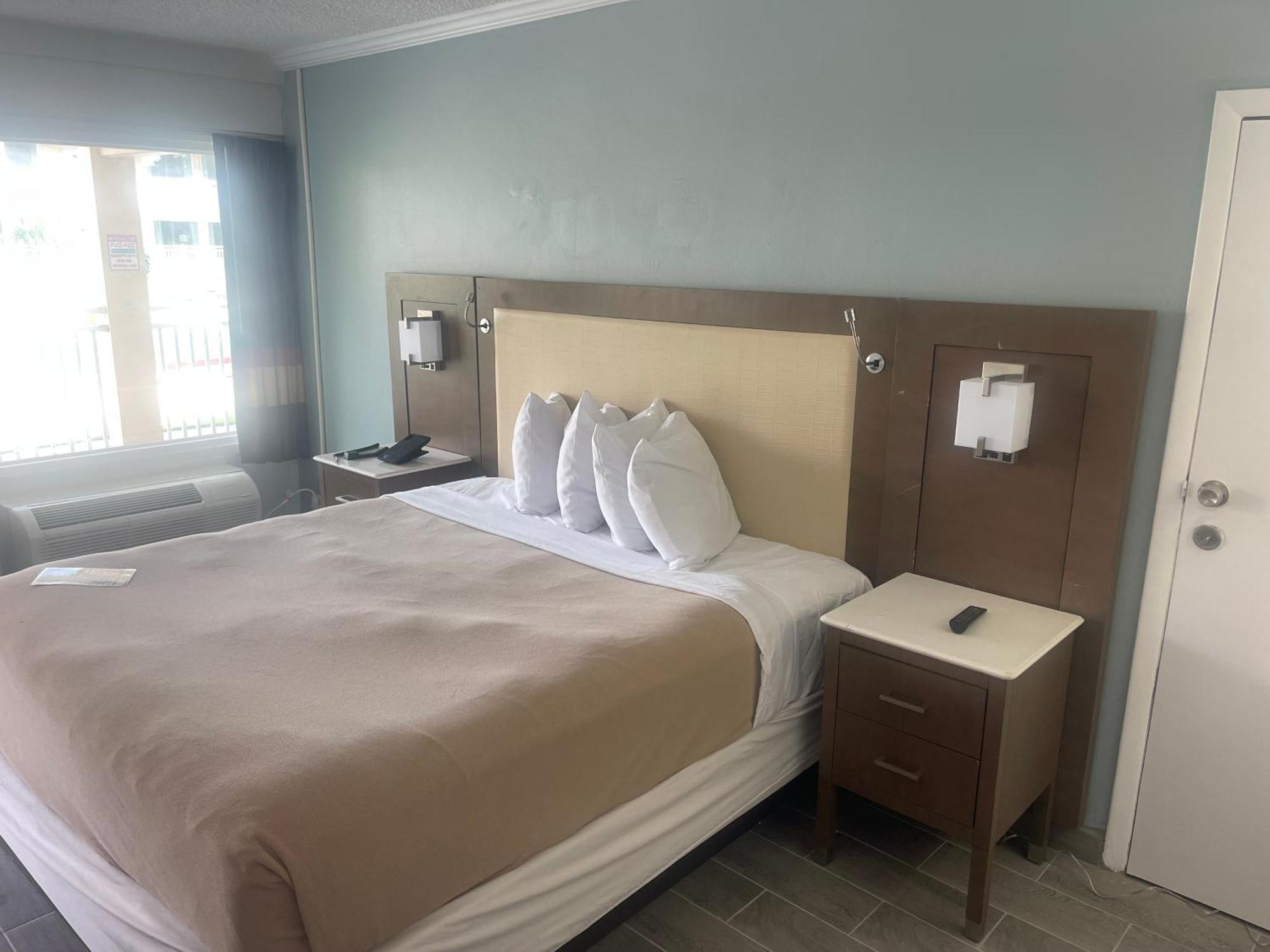 Rodeway Inn 2*