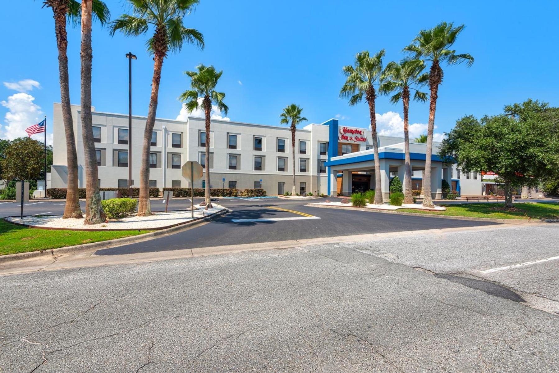Hampton & I-10 N At Town Plaza Pensacola