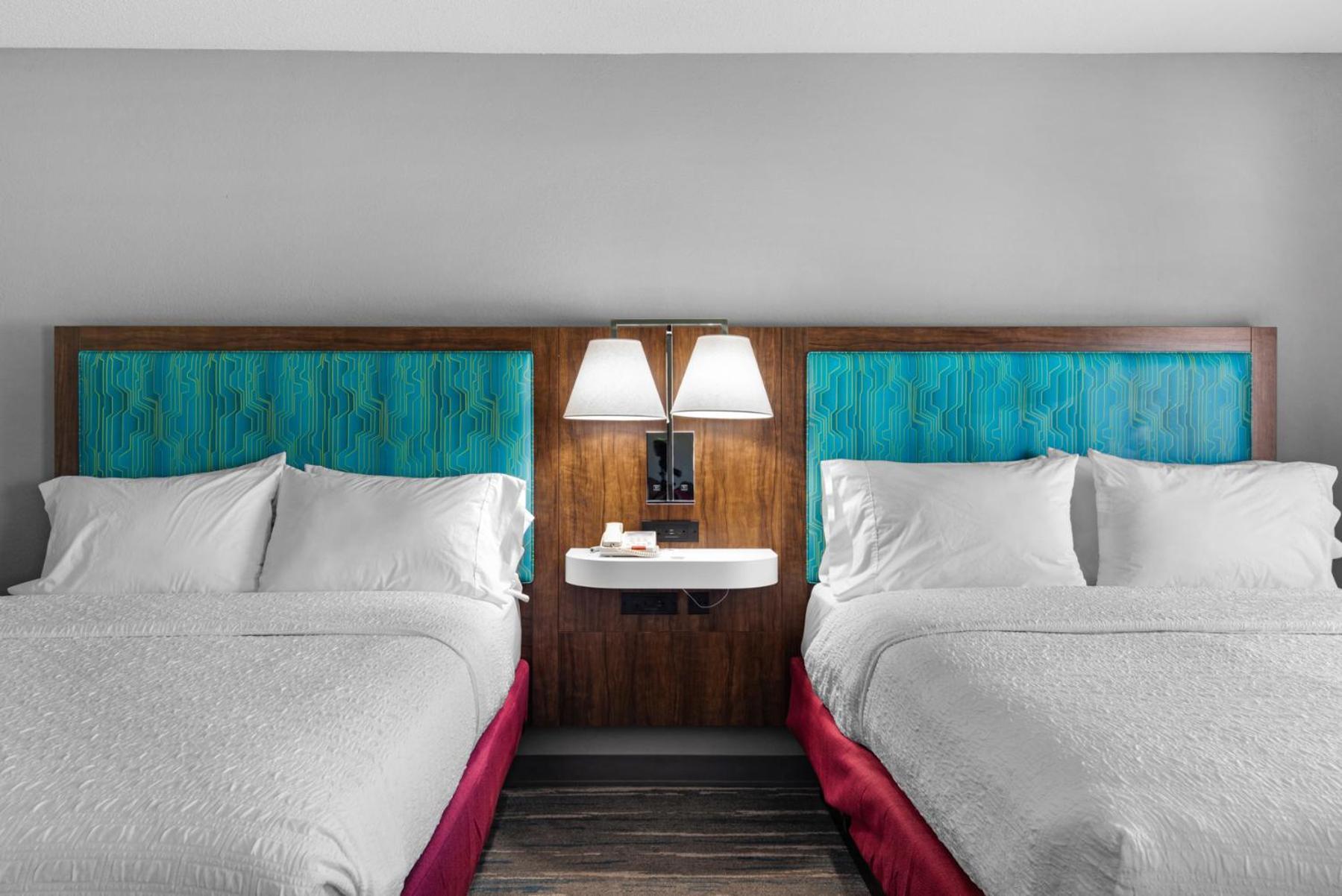 Hotel Hampton & I-10 N At Town Plaza 3*