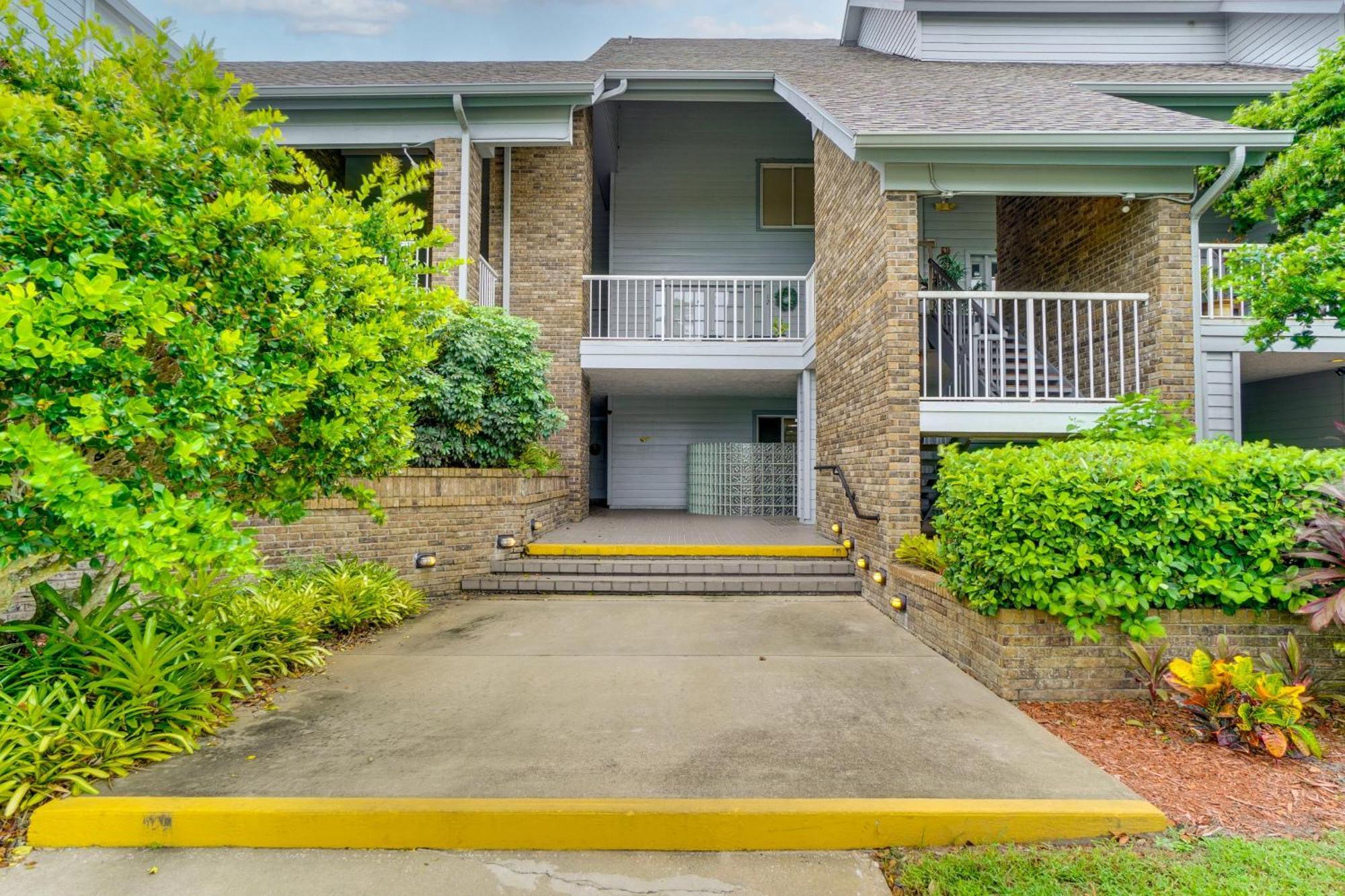 Apartment Sunny Retreat Near Space Coast! Titusville