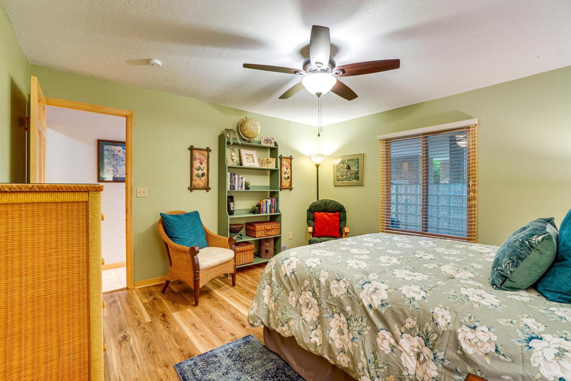 Apartment Sunny Retreat Near Space Coast!