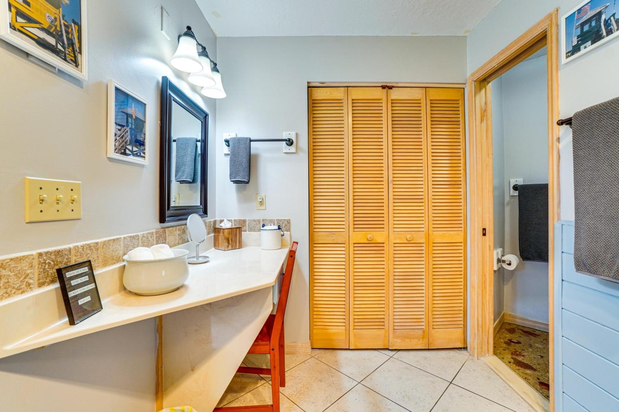 Apartment Sunny Retreat Near Space Coast! Titusville