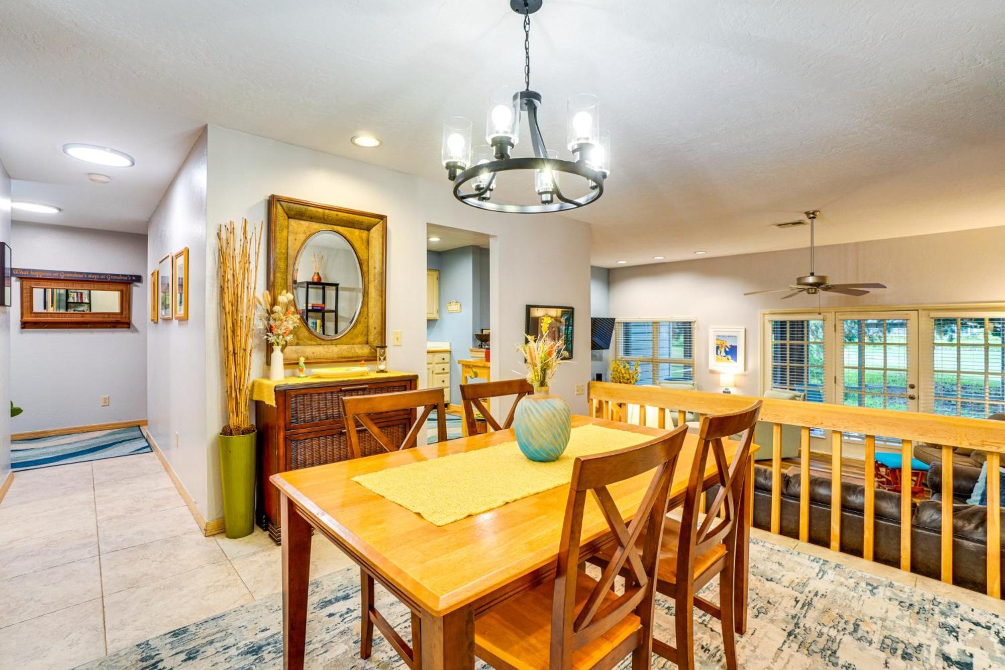 Apartment Sunny Retreat Near Space Coast!