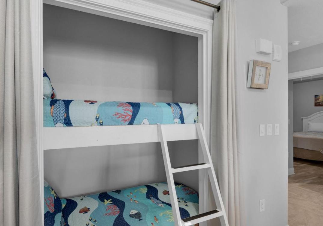 Apartment Treasure Island 0408