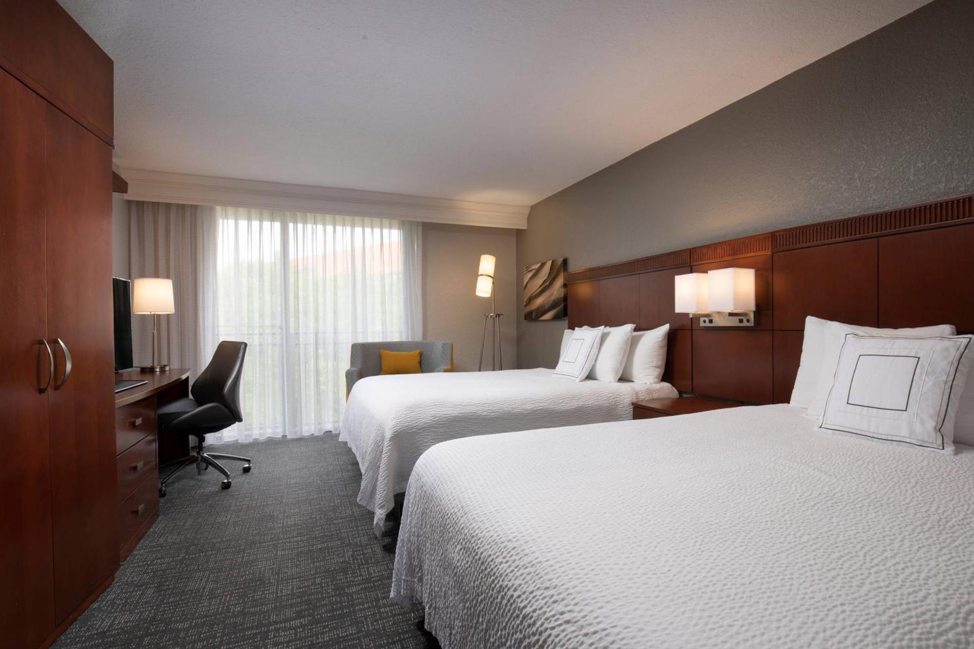 Courtyard By Marriott Sarasota/riverfront Hotel