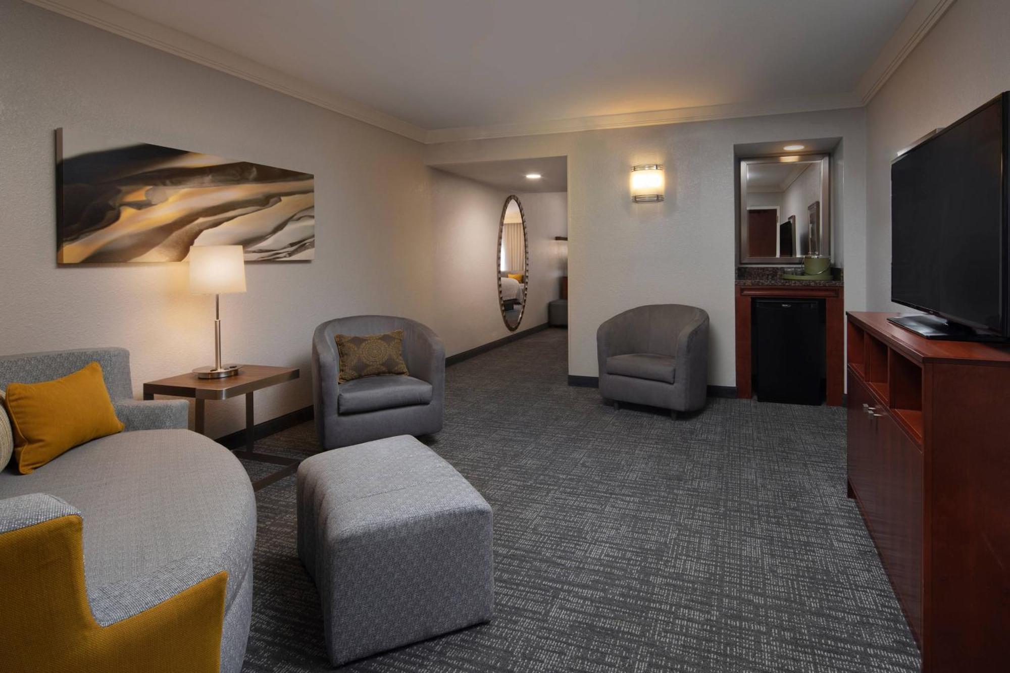 Courtyard By Marriott Sarasota/riverfront Hotel Bradenton