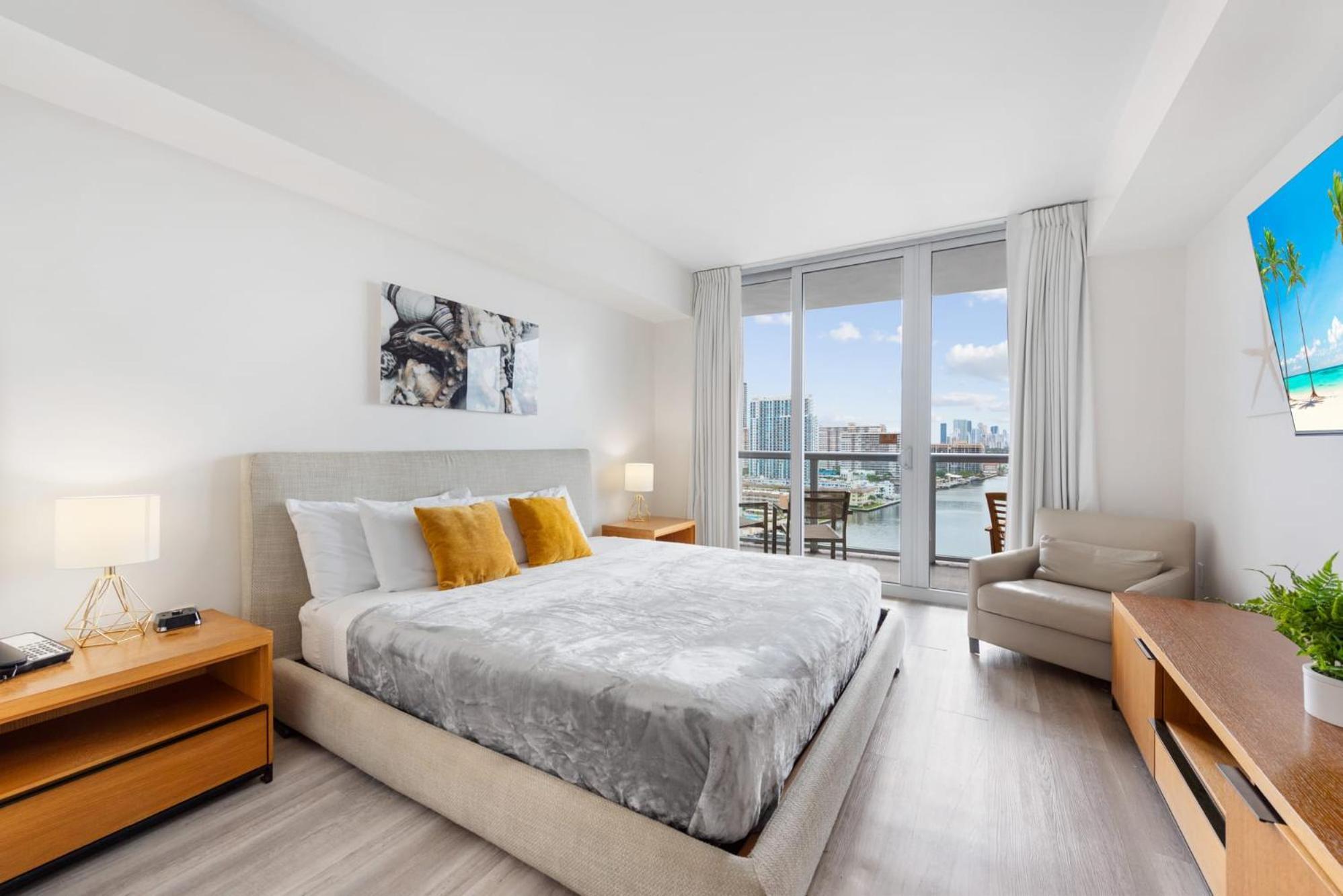 Water View Building With Pool - 5-min Walk To The Aparthotel Hallandale Beach