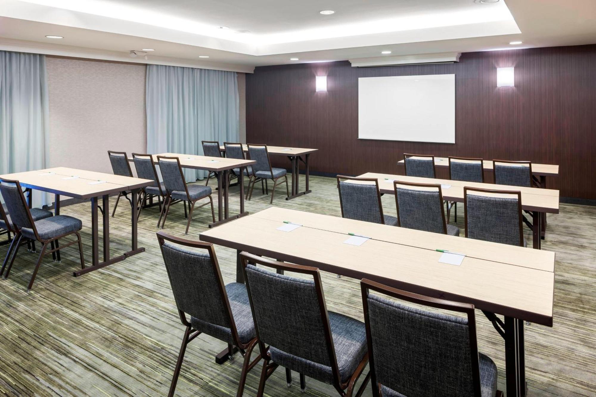 Courtyard By Marriott Hotel 3*