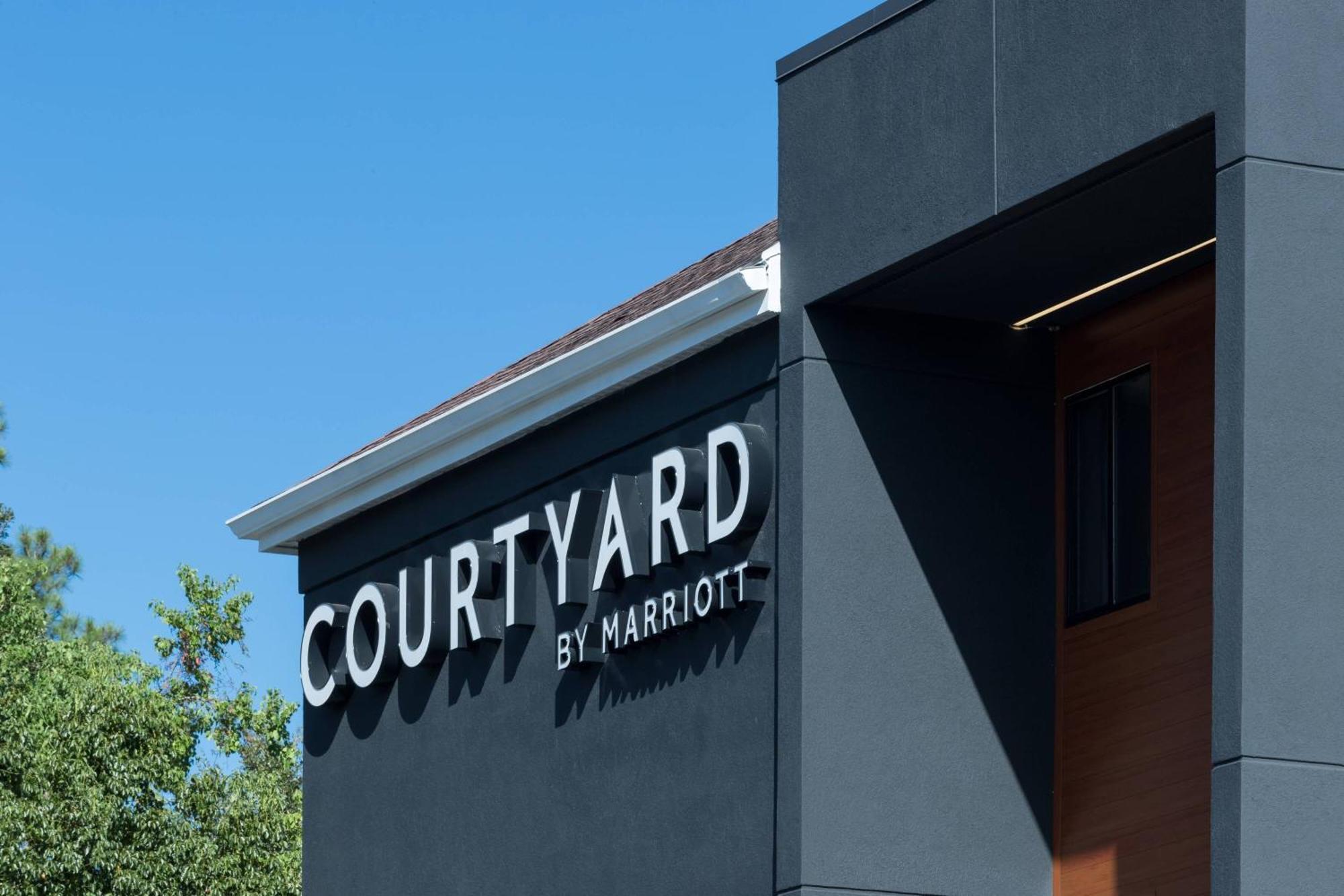 Courtyard By Marriott Hotel 3*