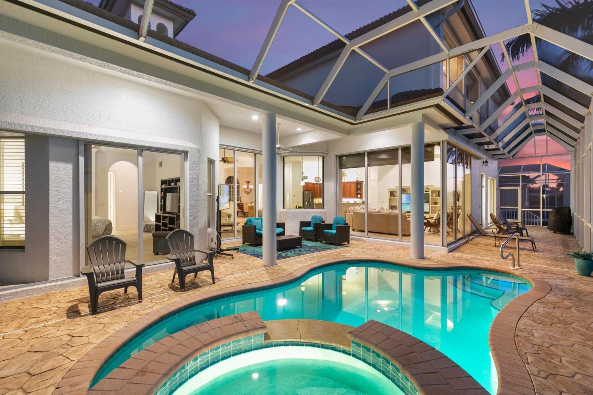 Unique 5 Bed Waterfront Woodbine Ct With Private Pool Holiday home