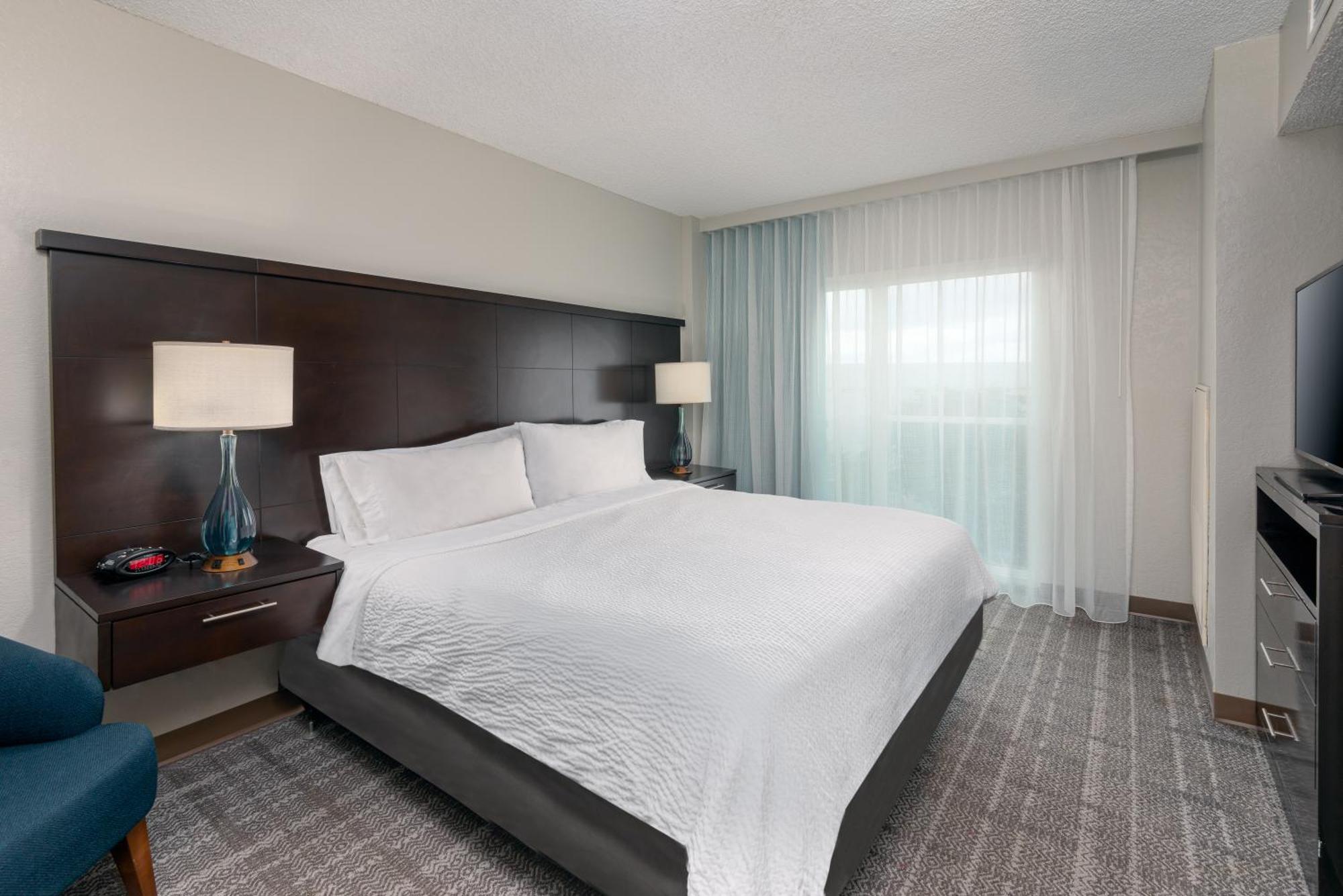 Staybridge Miami Area By Ihg Hotel 3*