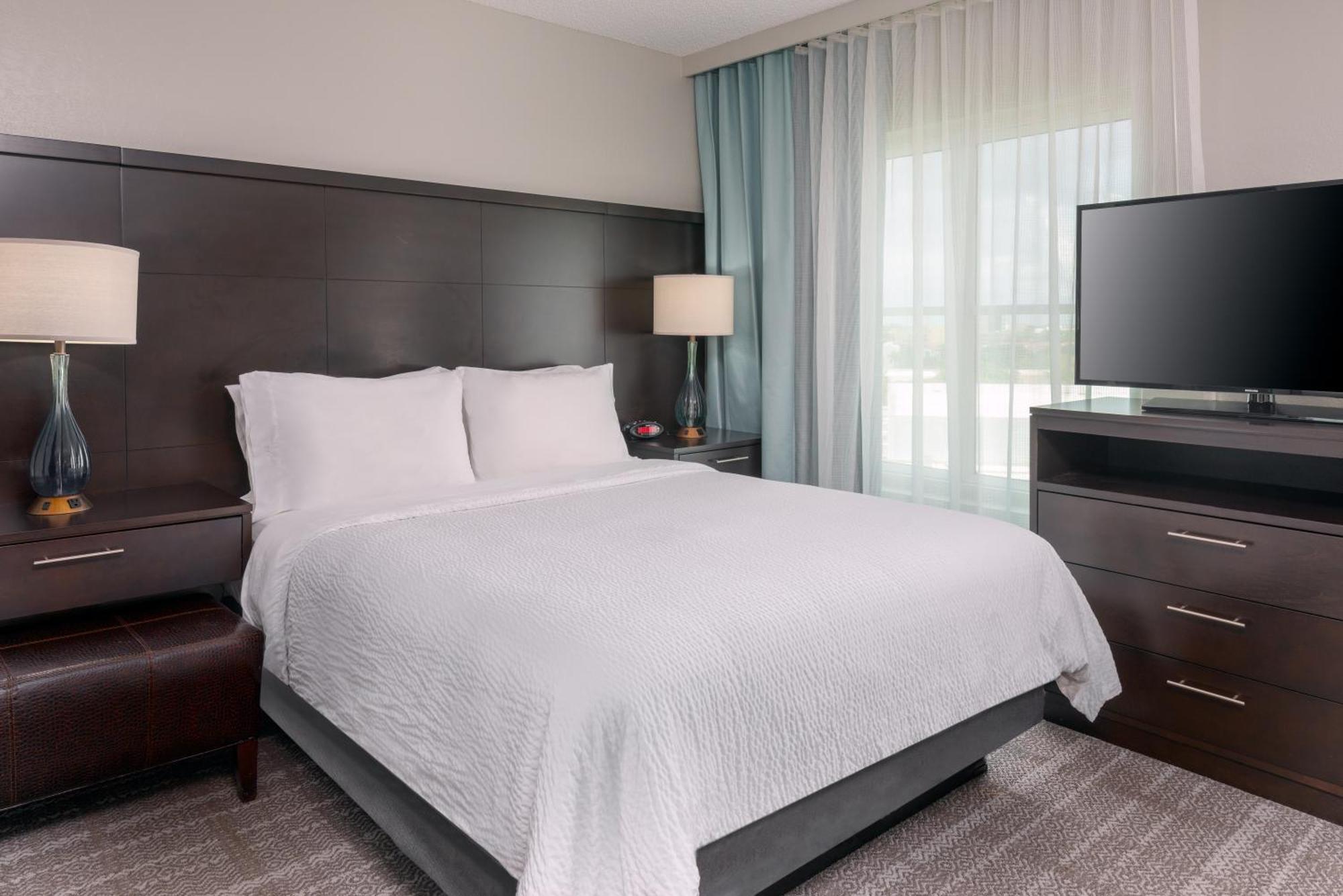 Staybridge Miami Area By Ihg Hotel Doral