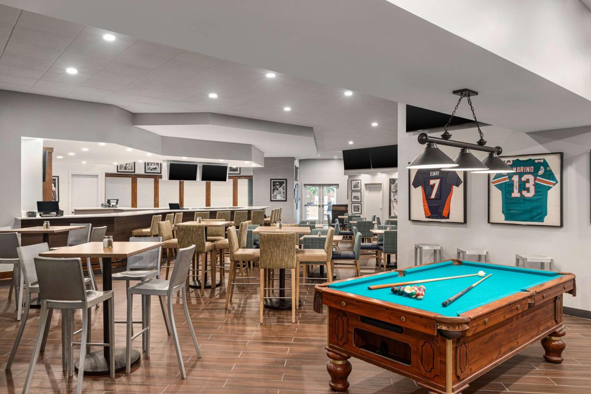 Hotel Doubletree By Hilton Myers At Bell Tower Shops