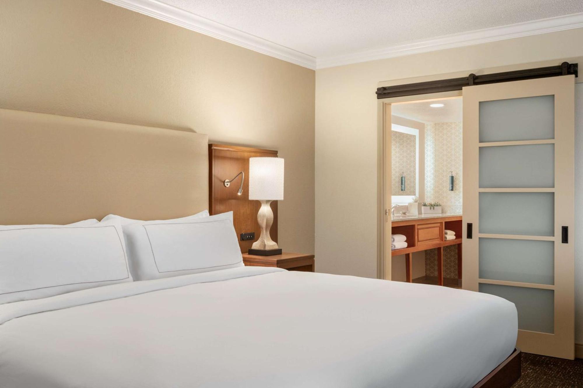 Doubletree By Hilton Myers At Bell Tower Shops Hotel 4*