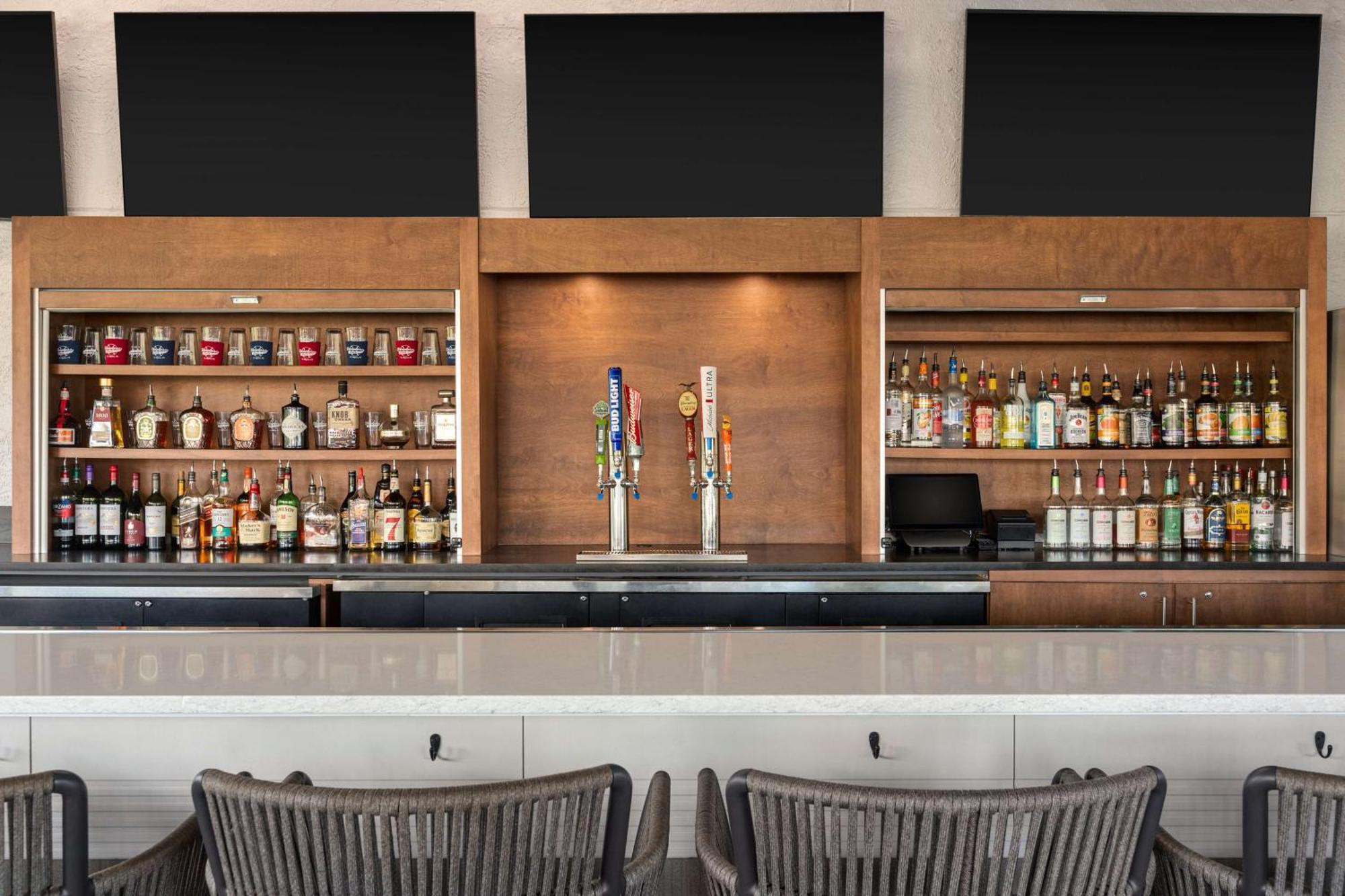 Doubletree By Hilton Myers At Bell Tower Shops Hotel Fort Myers