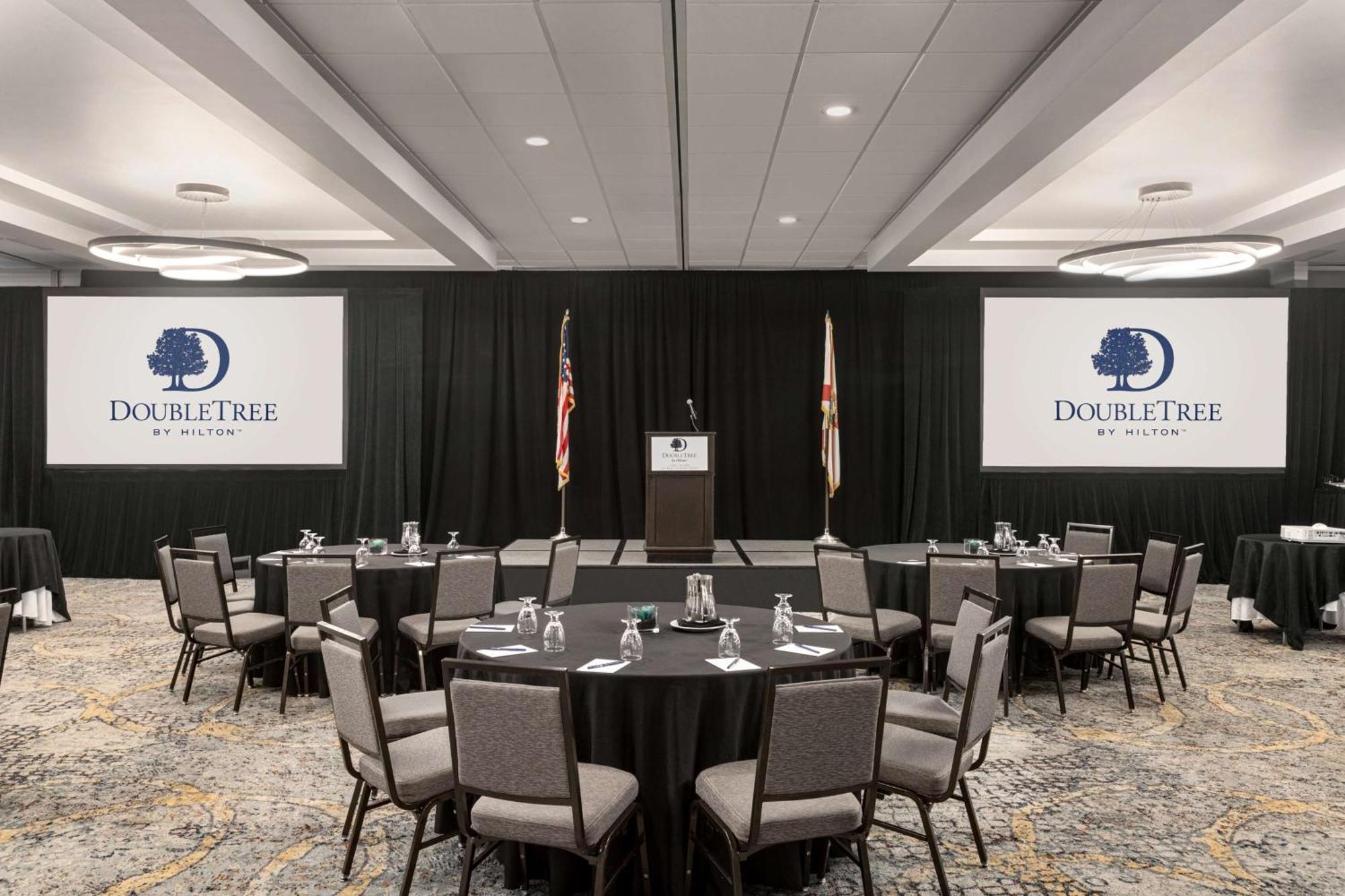 Doubletree By Hilton Myers At Bell Tower Shops Hotel