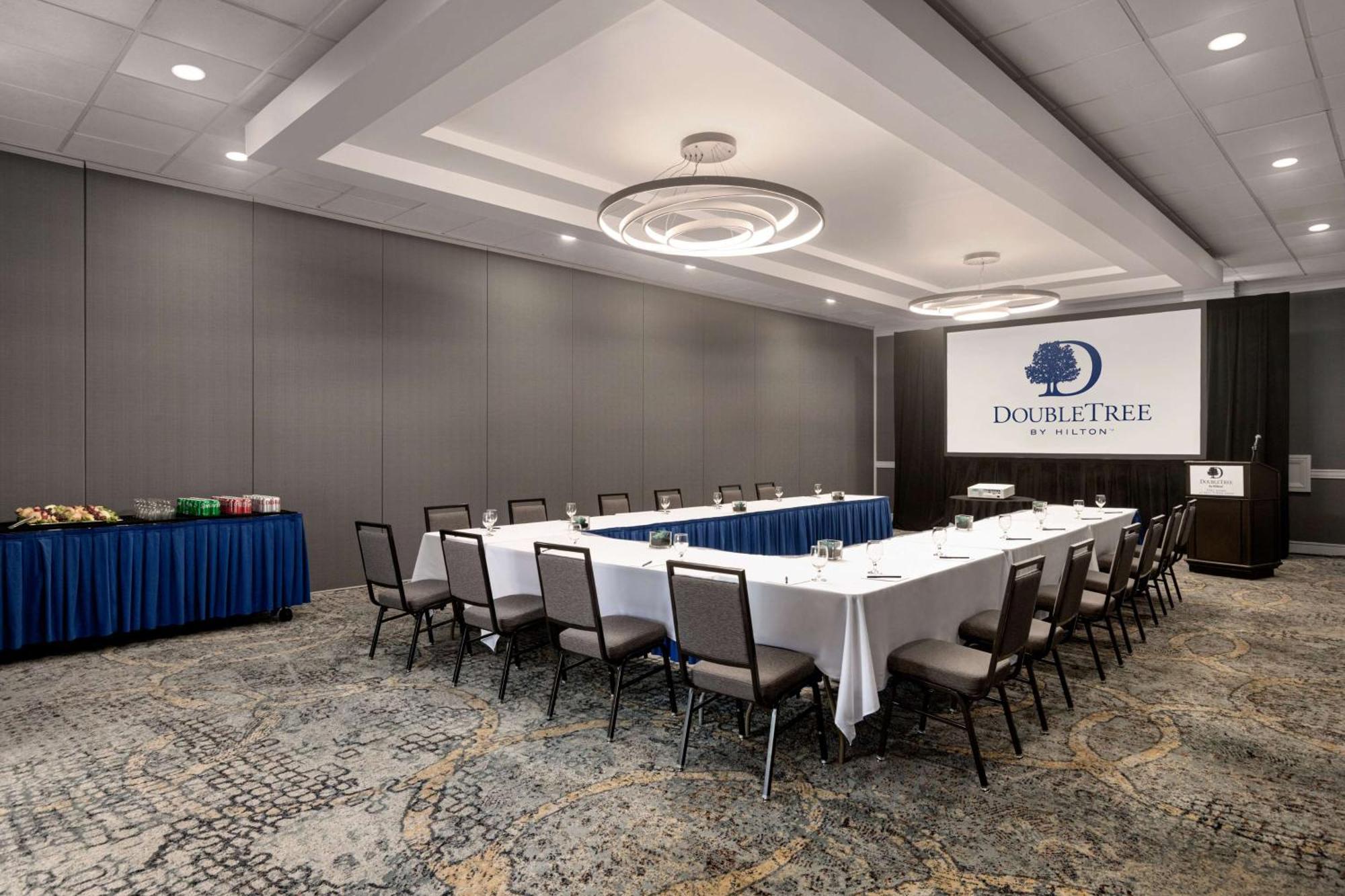 Doubletree By Hilton Myers At Bell Tower Shops Hotel 4*