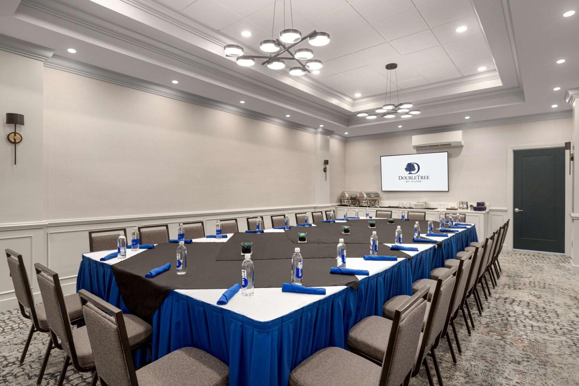 Doubletree By Hilton Myers At Bell Tower Shops Hotel Fort Myers