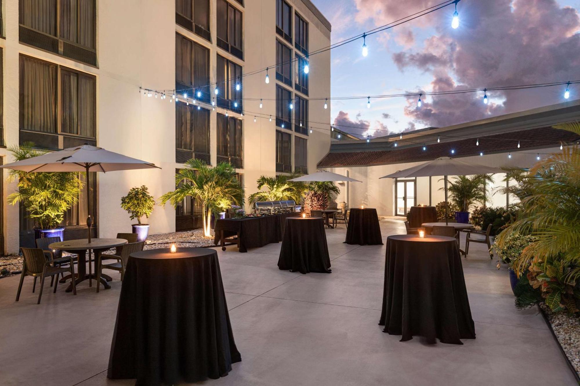Hotel Doubletree By Hilton Myers At Bell Tower Shops