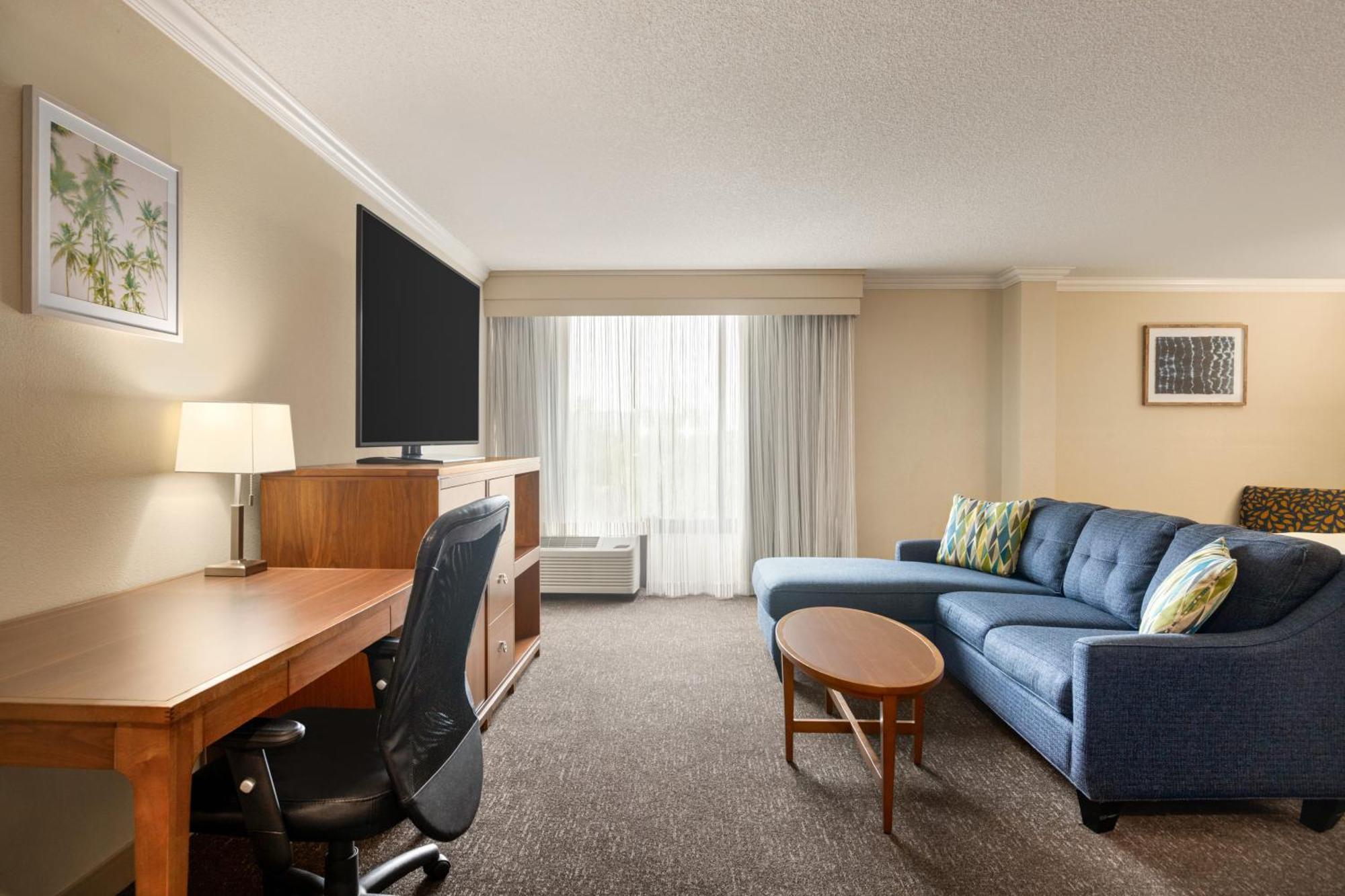 Doubletree By Hilton Myers At Bell Tower Shops Hotel Fort Myers