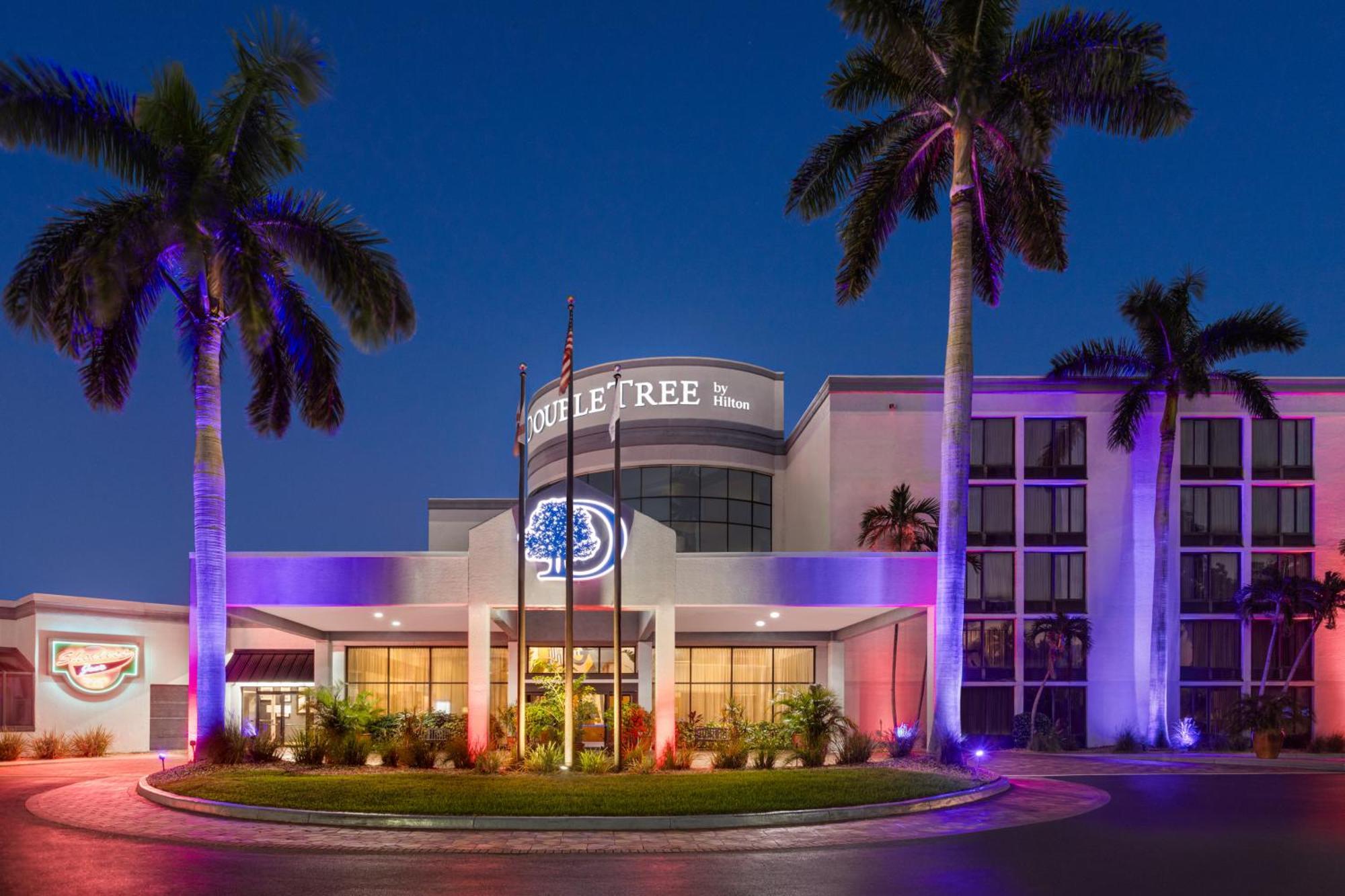 Hotel Doubletree By Hilton Myers At Bell Tower Shops Fort Myers