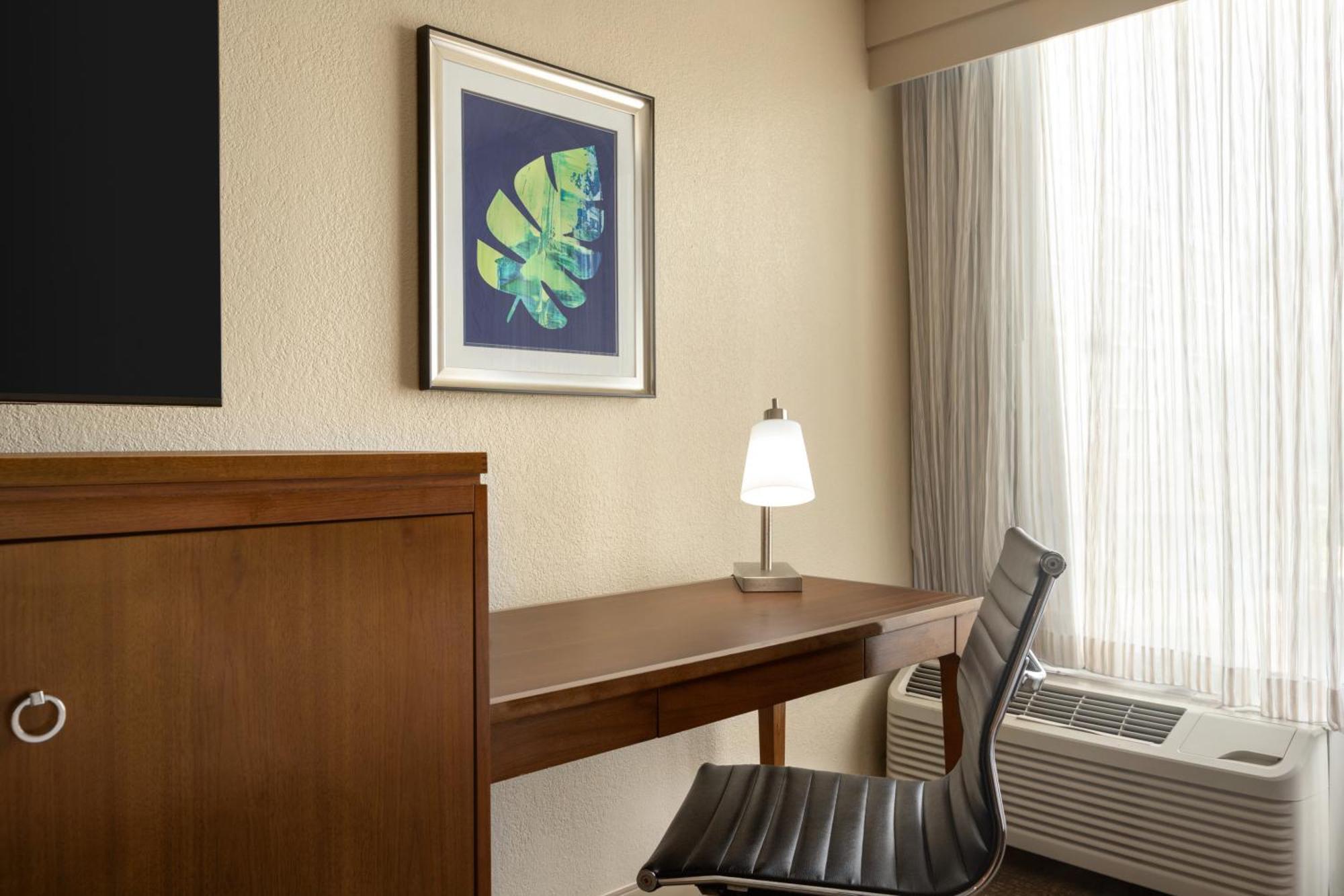Hotel Doubletree By Hilton Myers At Bell Tower Shops