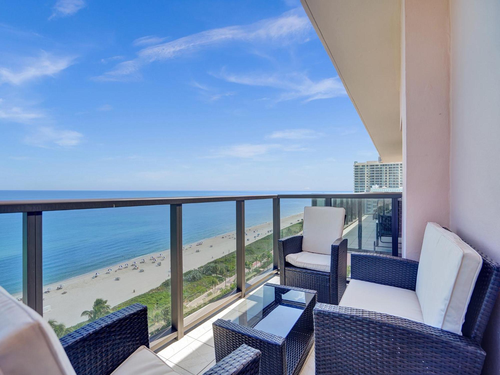 Ocean Front Penthouse 2bd 2 Balconies Ph-2 Apartment *