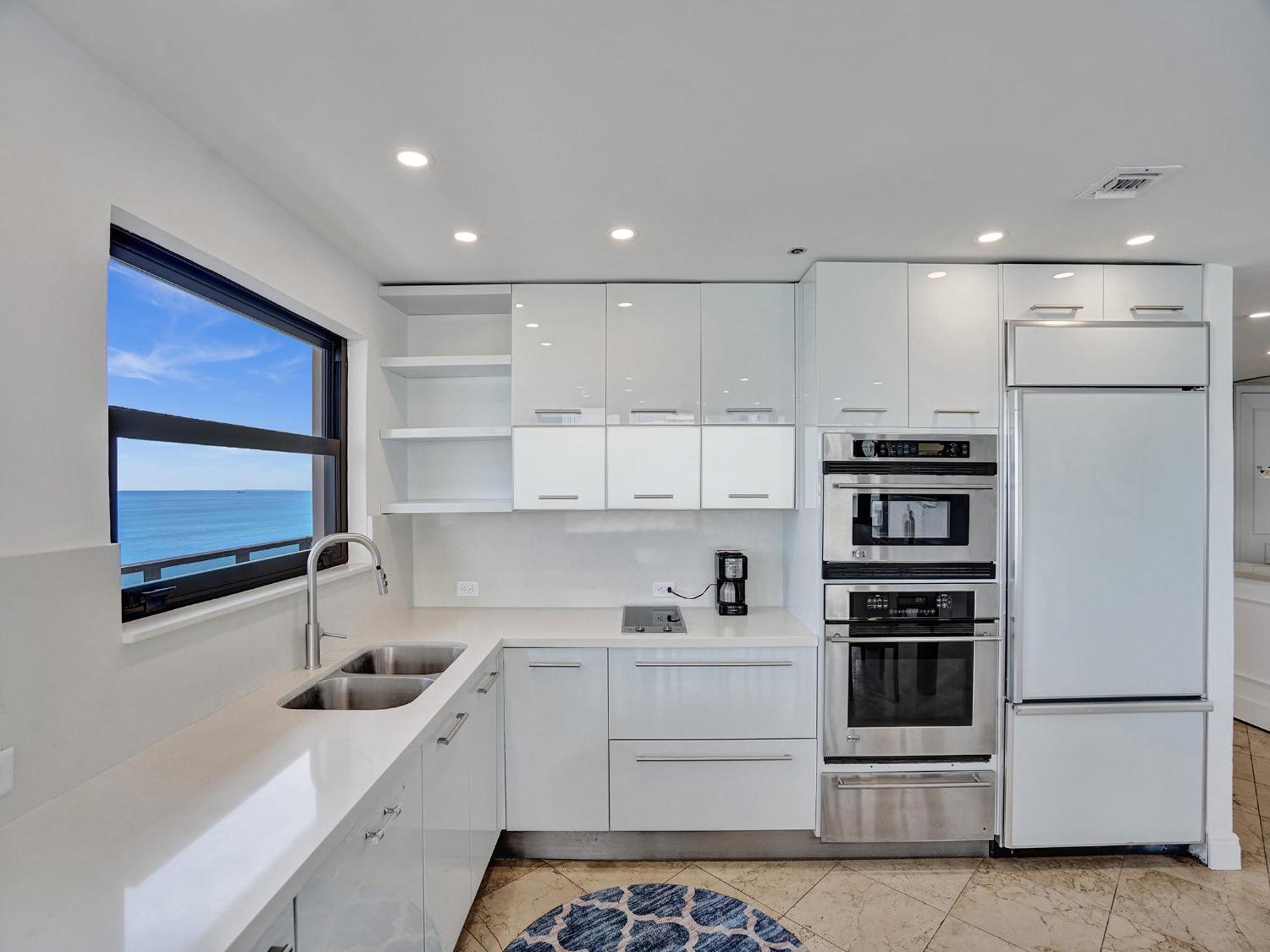 Ocean Front Penthouse 2bd 2 Balconies Ph-2 * Miami Beach