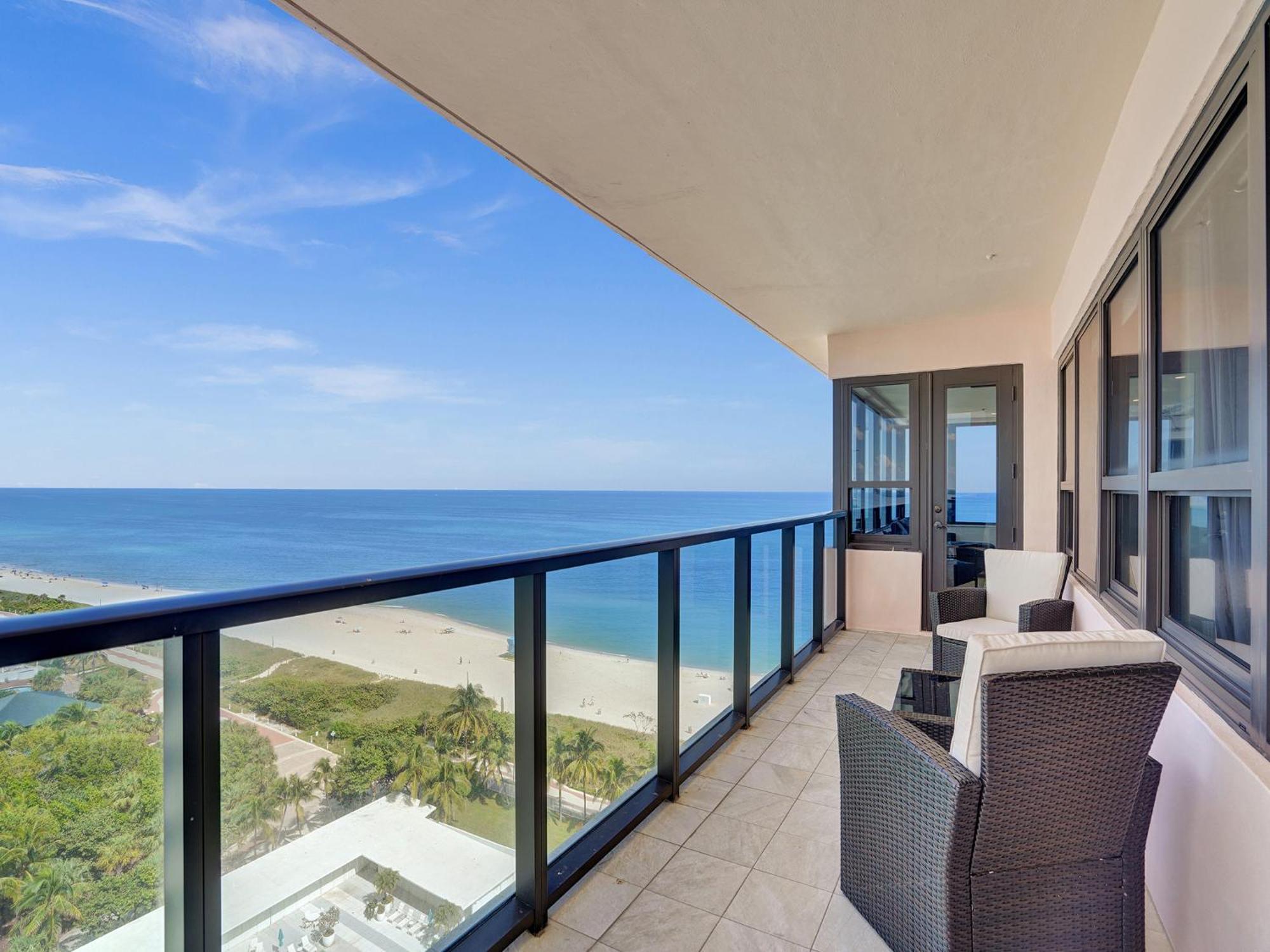 Ocean Front Penthouse 2bd 2 Balconies Ph-2 Apartment