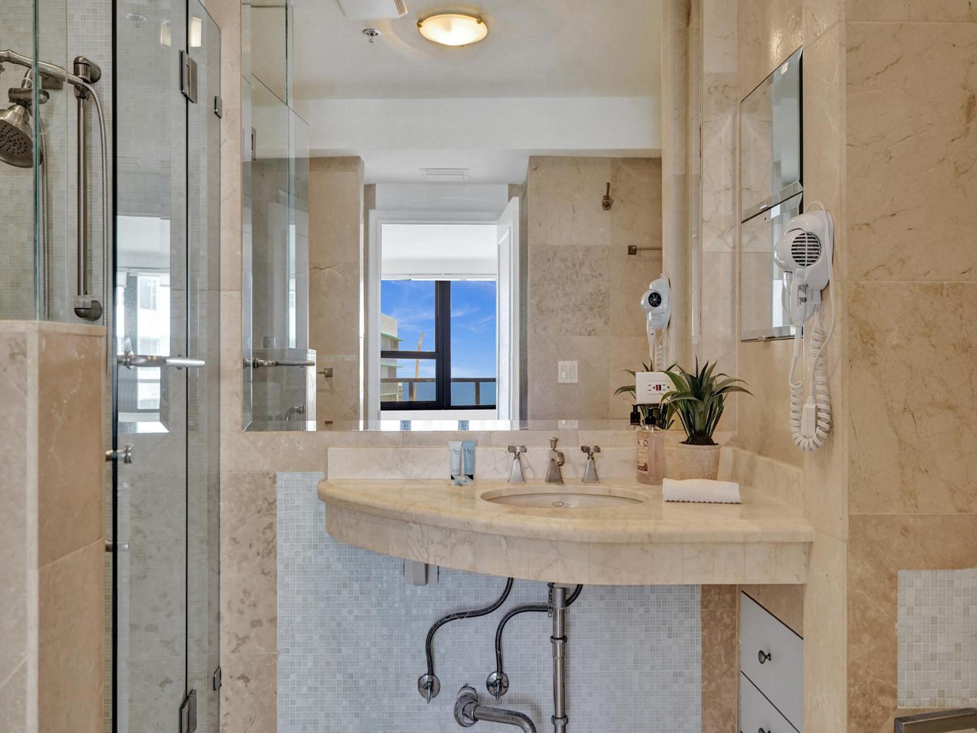 Ocean Front Penthouse 2bd 2 Balconies Ph-2